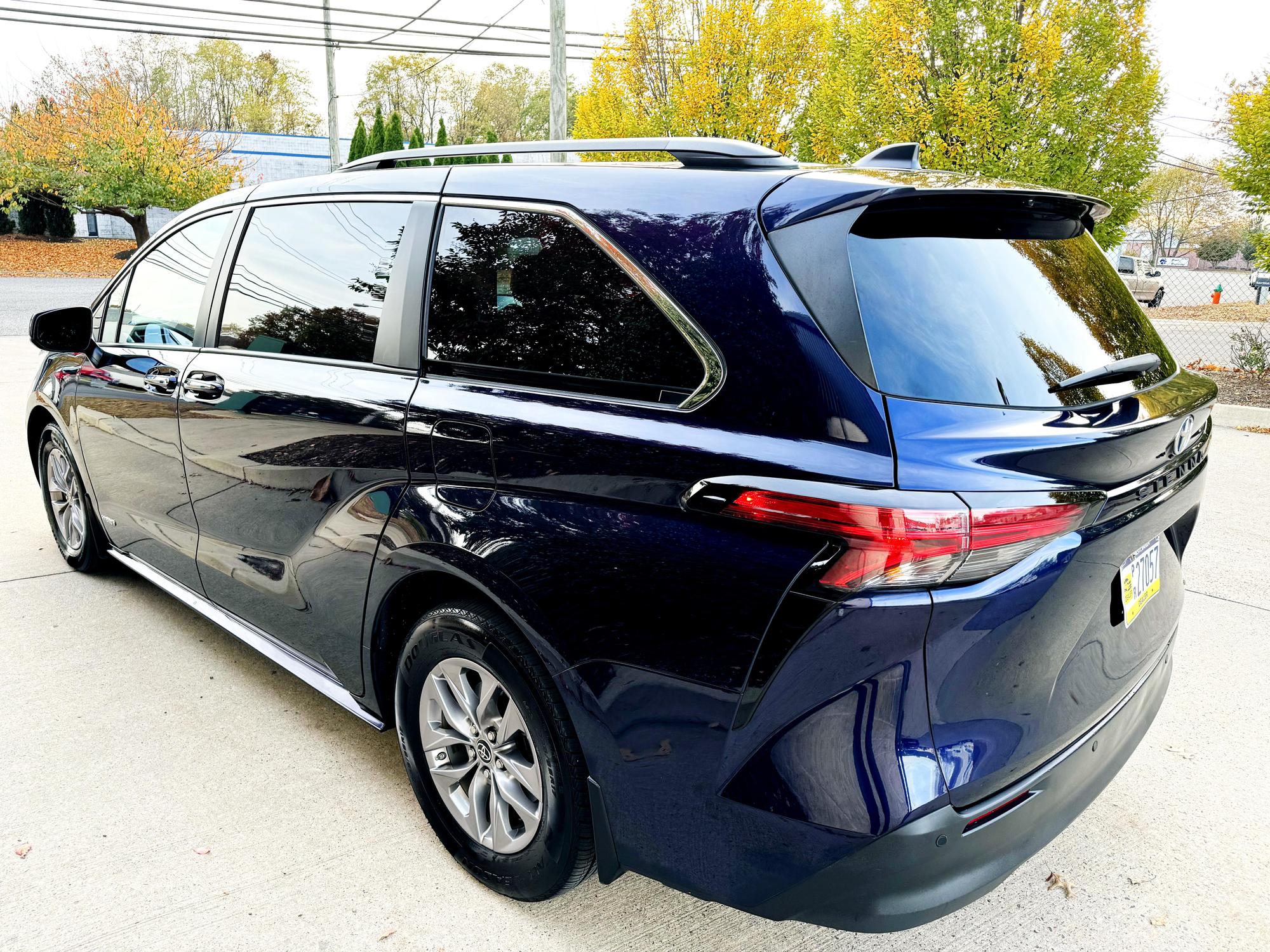 2021 Toyota Sienna XLE photo 56