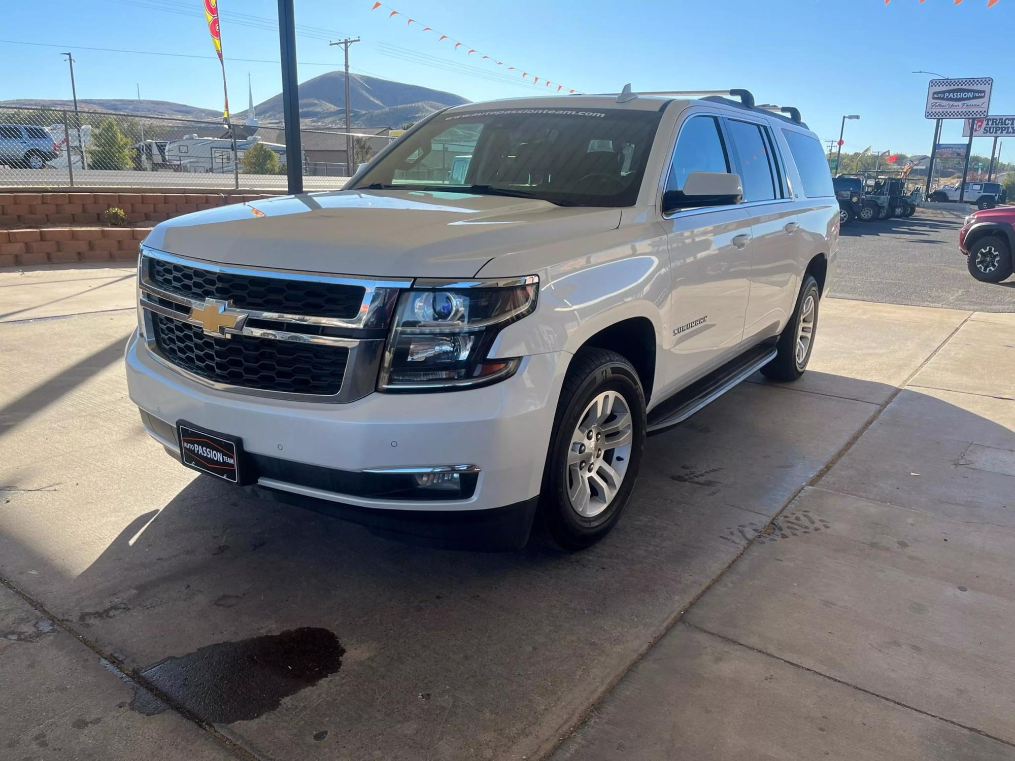 2017 Chevrolet Suburban LT photo 38