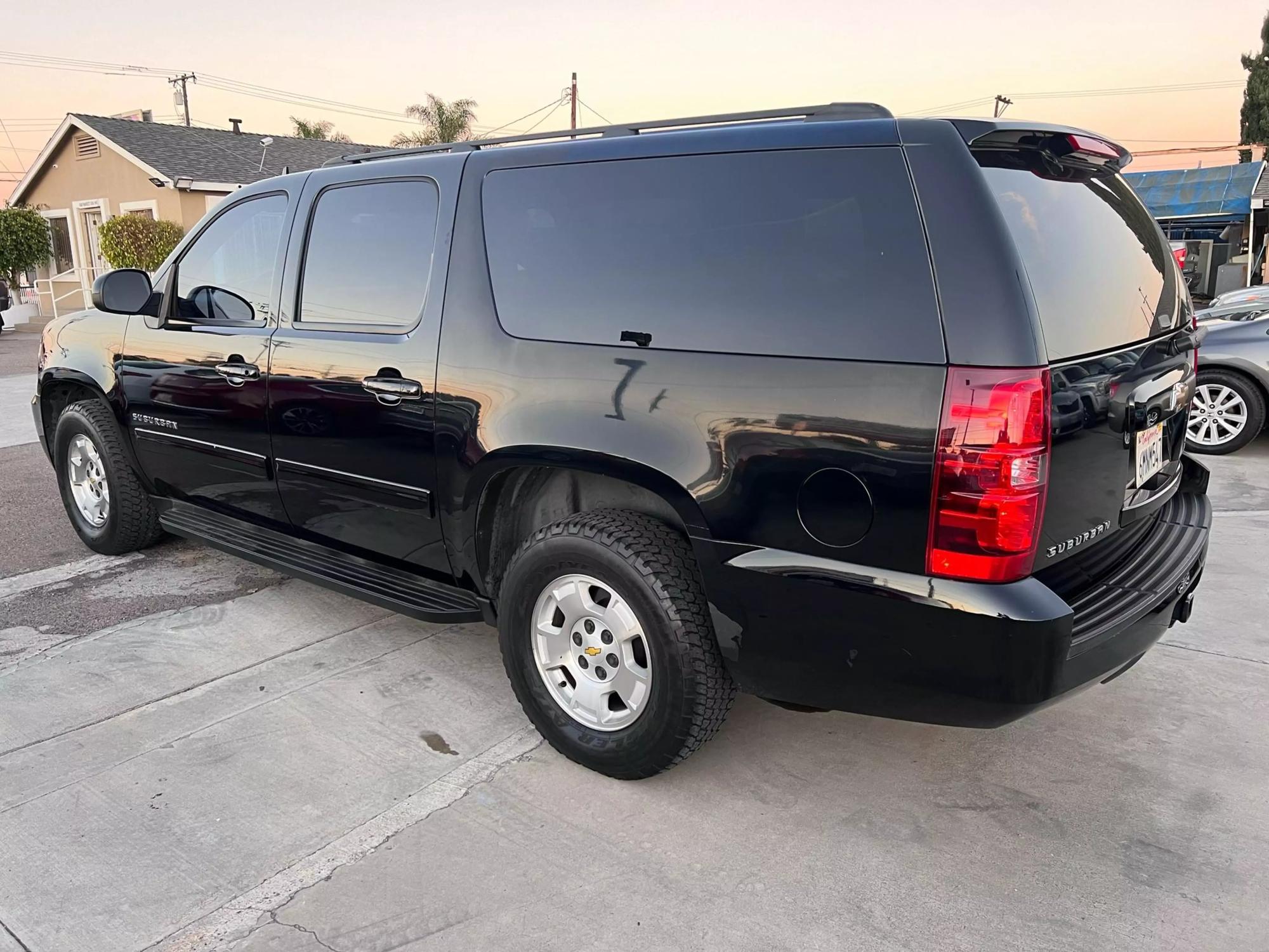 2010 Chevrolet Suburban LS photo 29