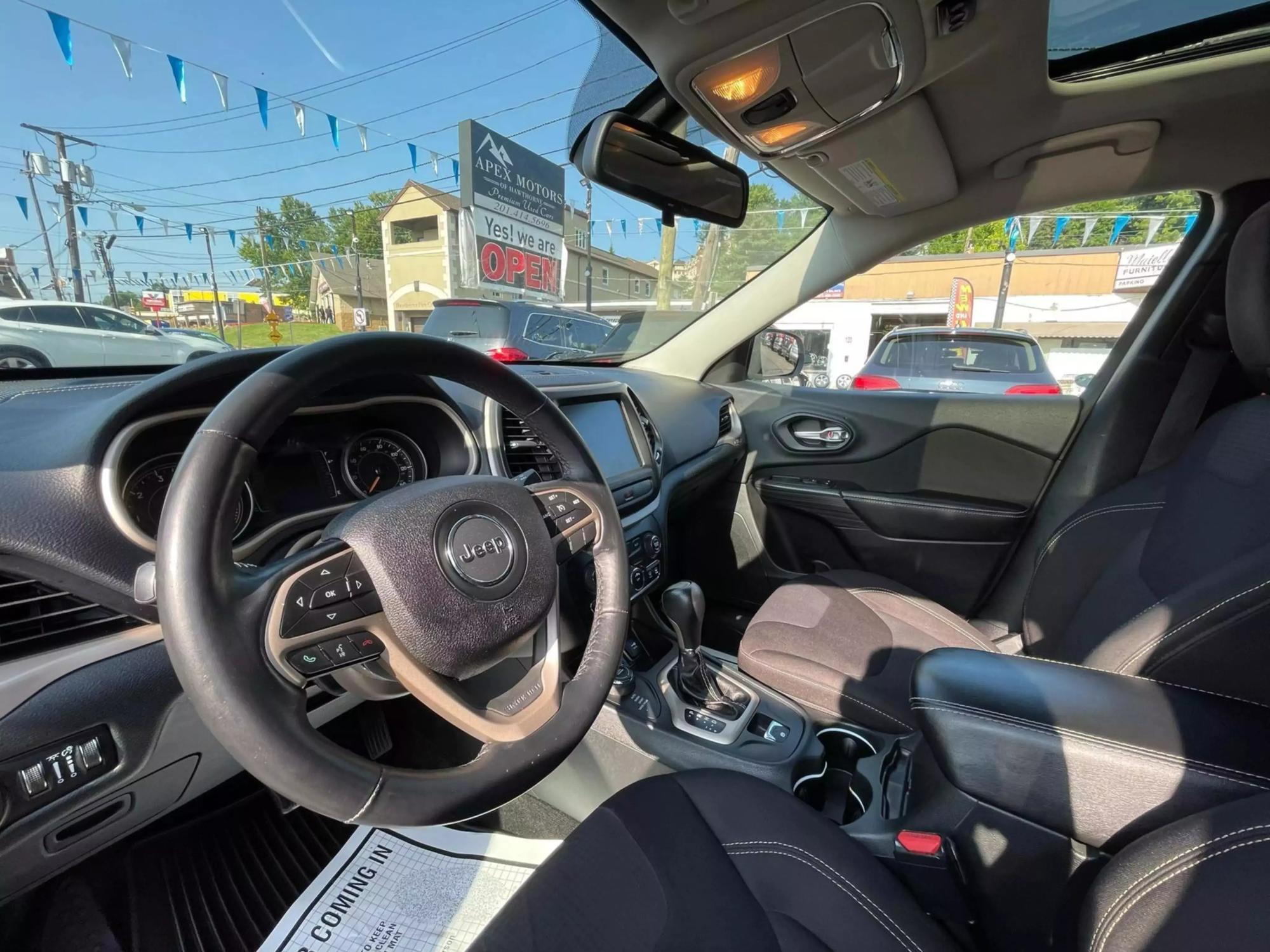 2015 Jeep Cherokee Latitude photo 89