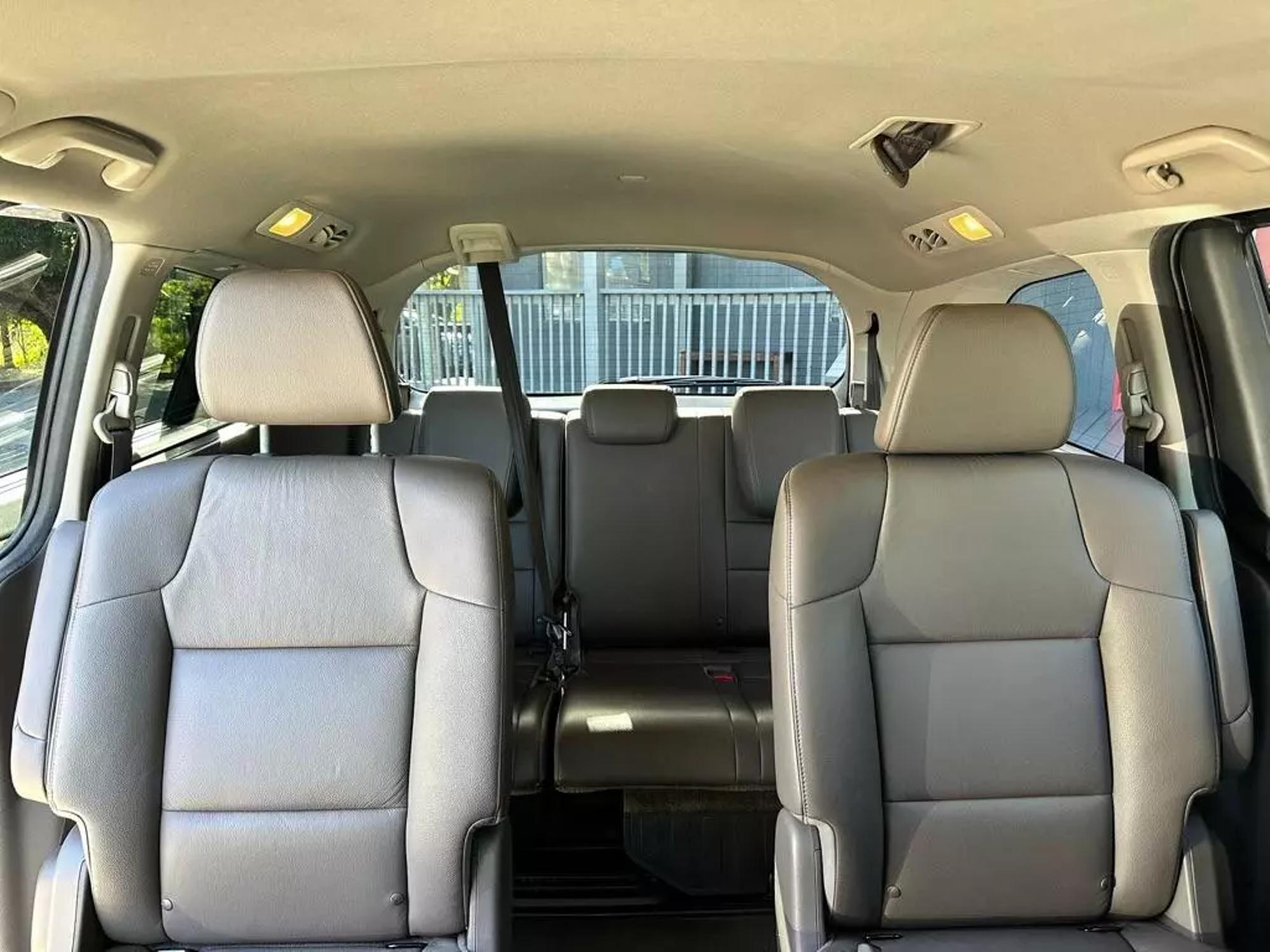 2016 Honda Odyssey EX-L photo 32