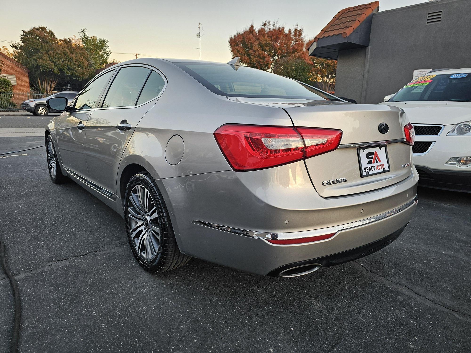 2014 Kia Cadenza Premium photo 44