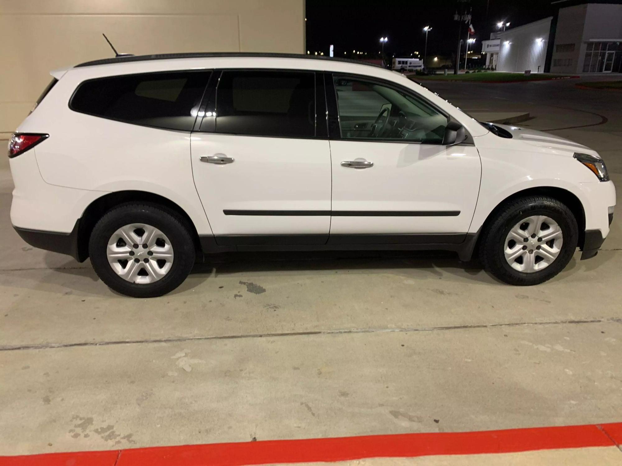 2017 Chevrolet Traverse LS photo 35