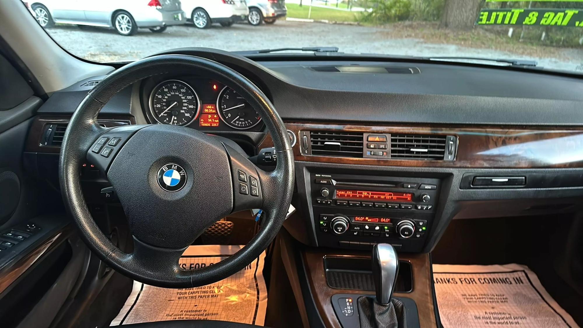 2011 BMW 3 Series 328i photo 18