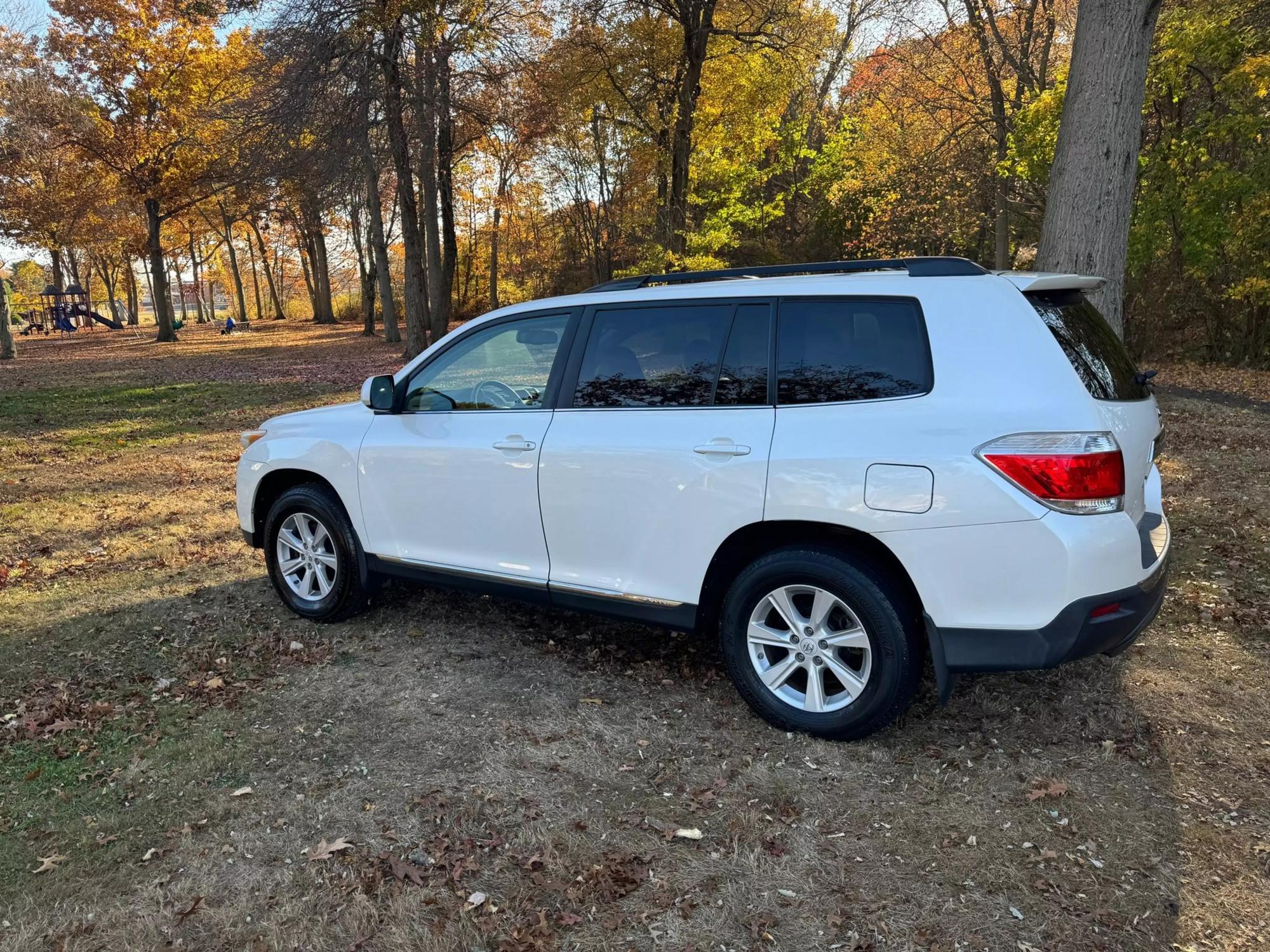 2011 Toyota Highlander SE photo 21