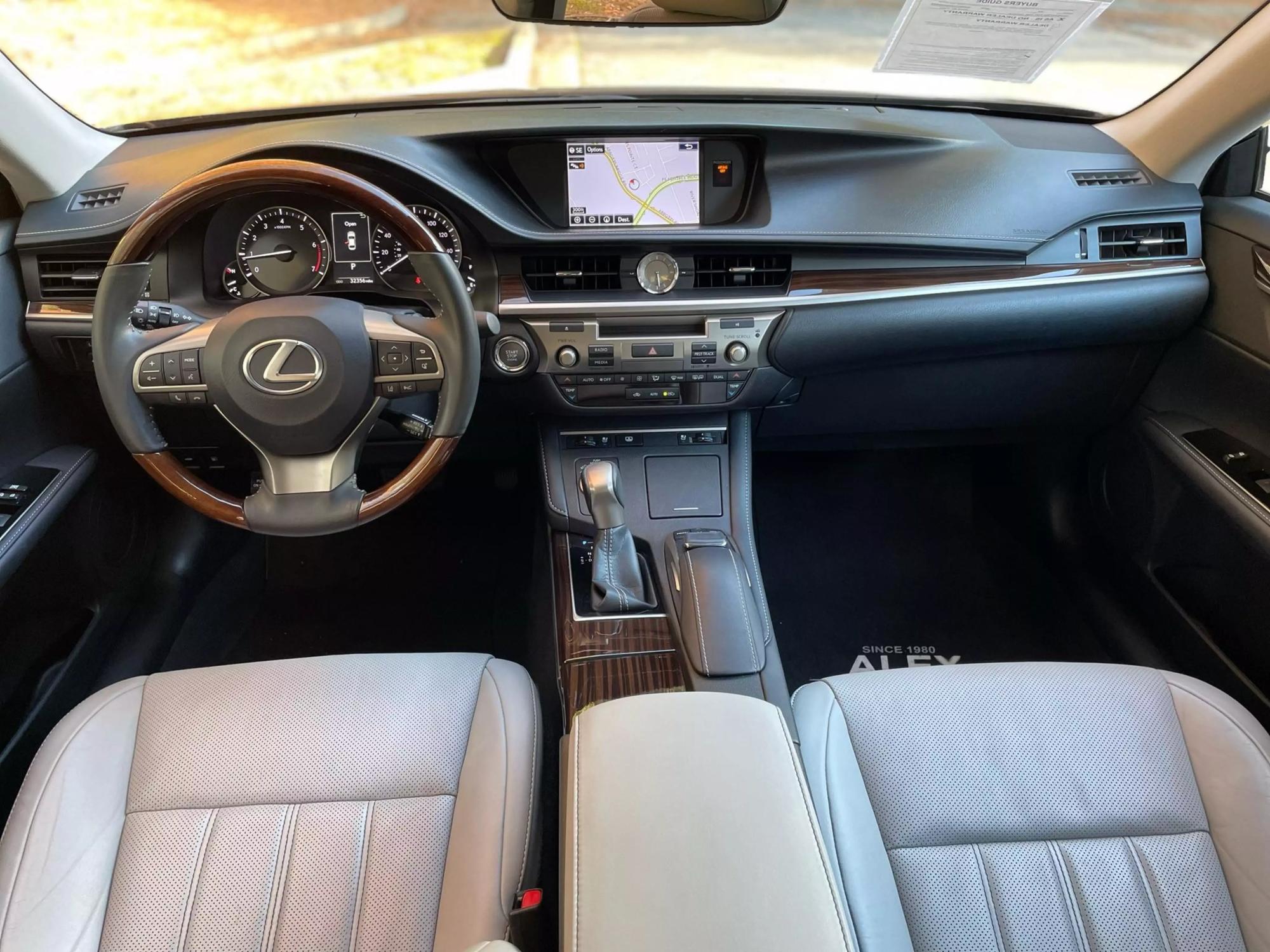 2016 Lexus ES 350 photo 105