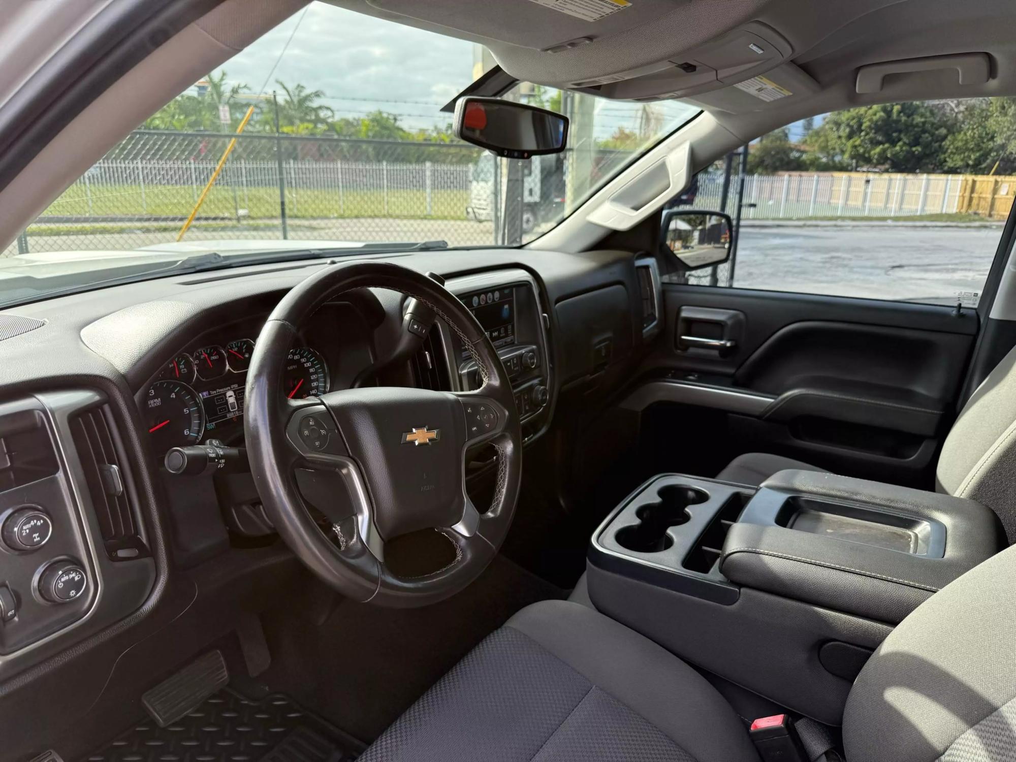 2018 Chevrolet Silverado 1500 LT photo 19