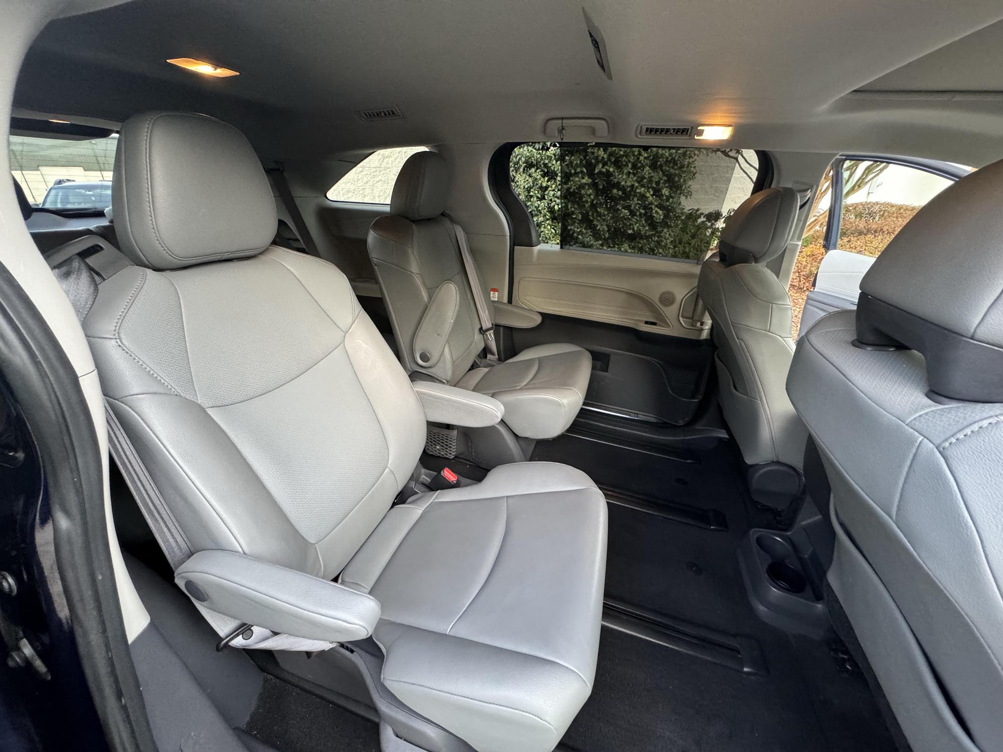 2021 Toyota Sienna XLE photo 88