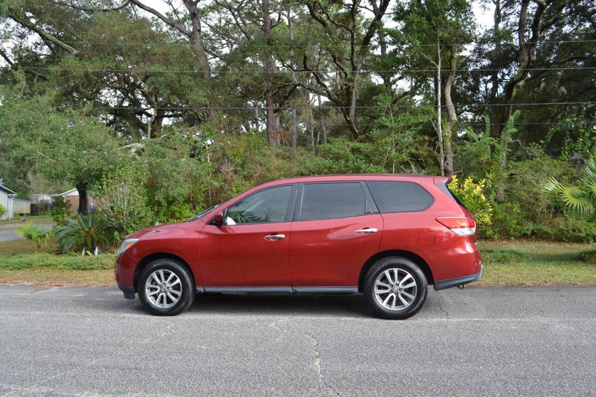 2013 Nissan Pathfinder SV photo 37