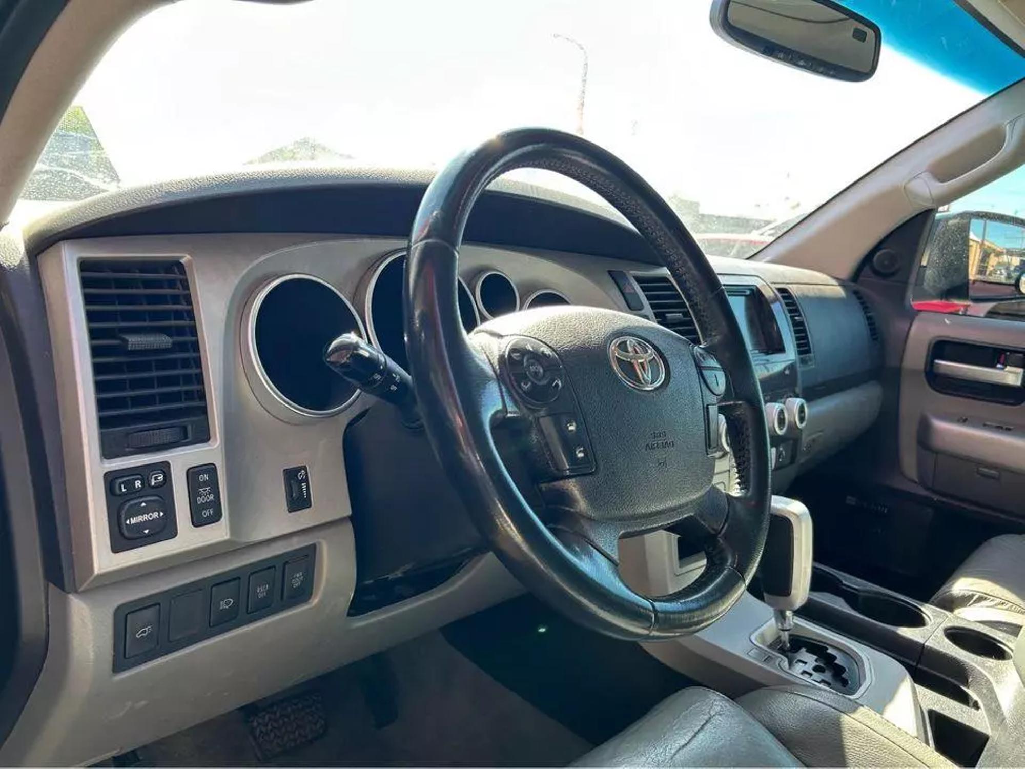 2008 Toyota Sequoia Limited photo 26