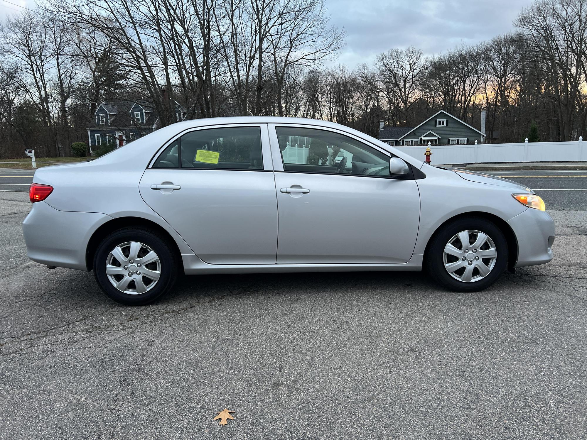 2010 Toyota Corolla LE photo 39