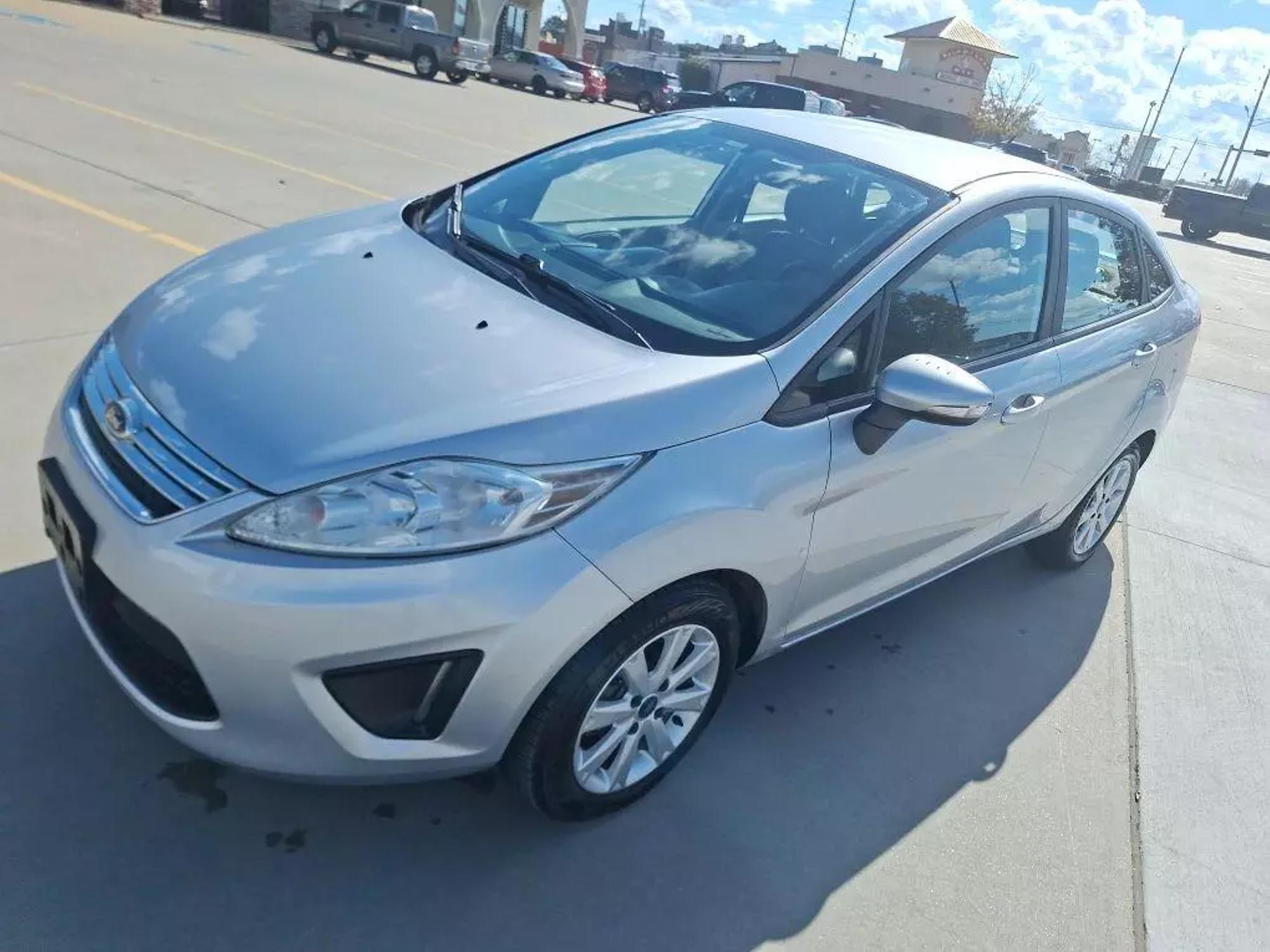 2013 Ford Fiesta SE photo 17