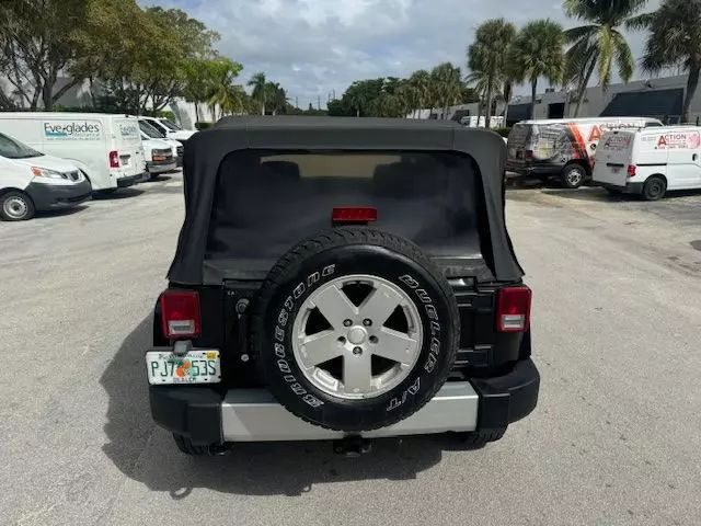 2012 Jeep Wrangler Unlimited Sahara photo 25