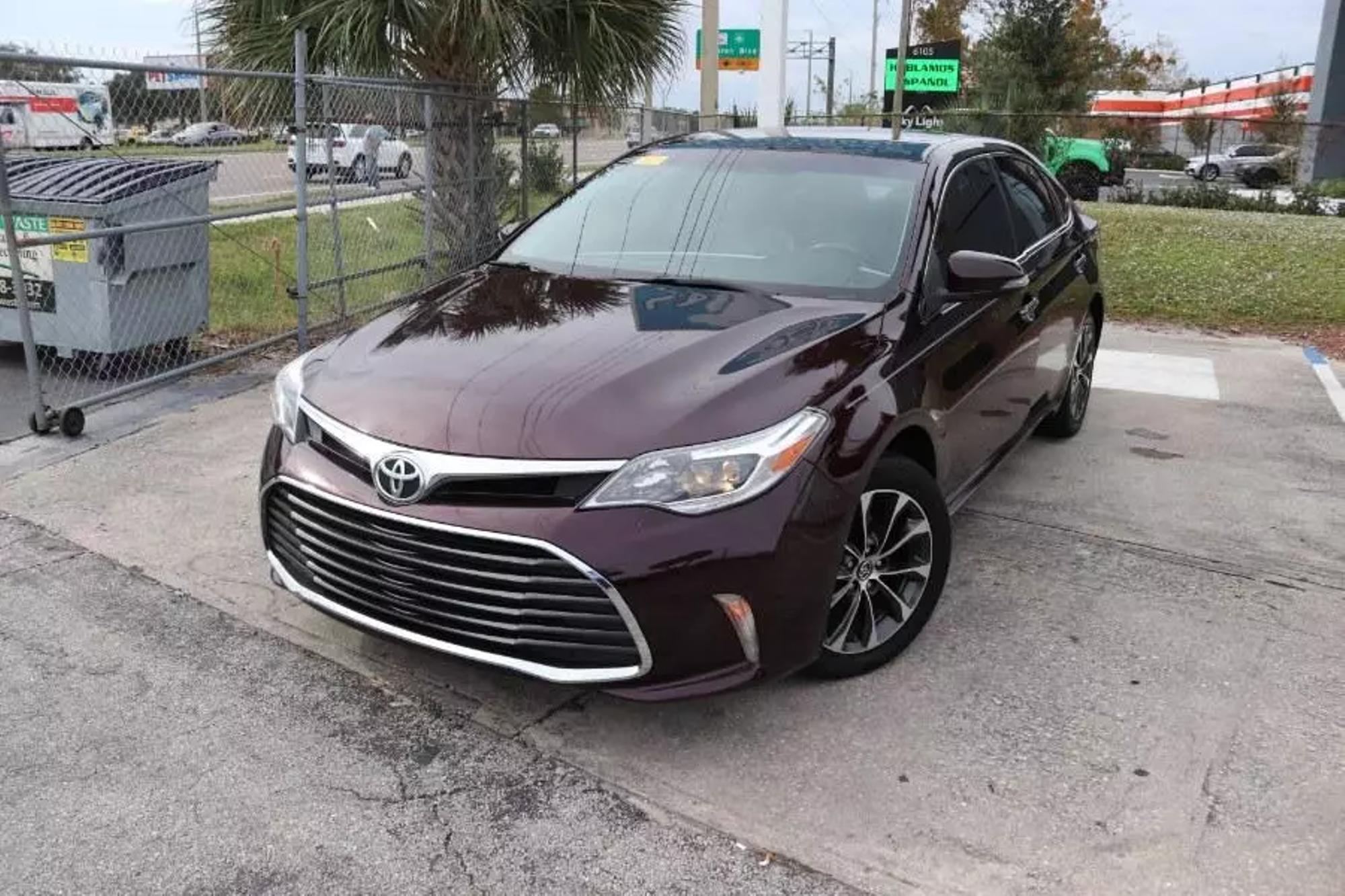 2016 Toyota Avalon XLE photo 14