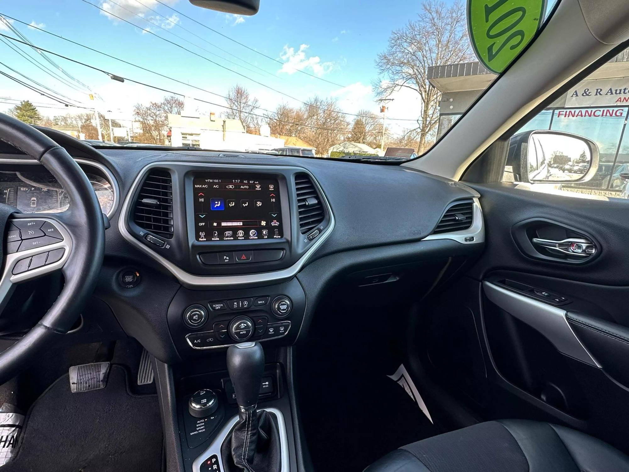 2018 Jeep Cherokee Latitude Plus photo 39