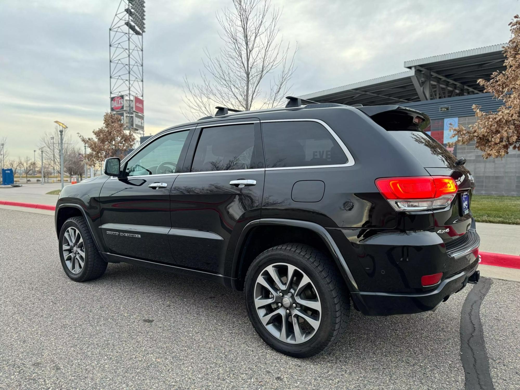 2017 Jeep Grand Cherokee Overland photo 28