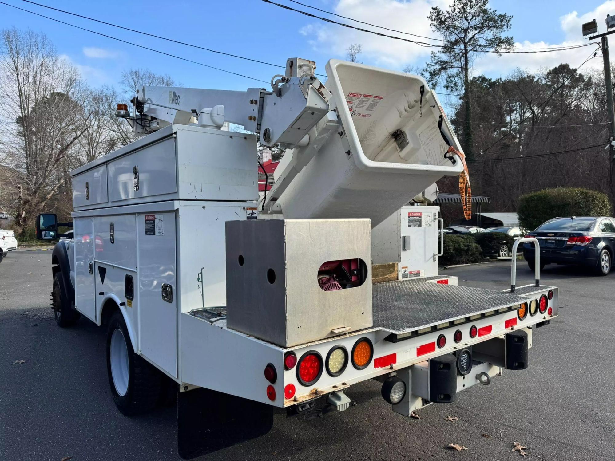 2012 Ford F-450 Super Duty Chassis Cab null photo 29