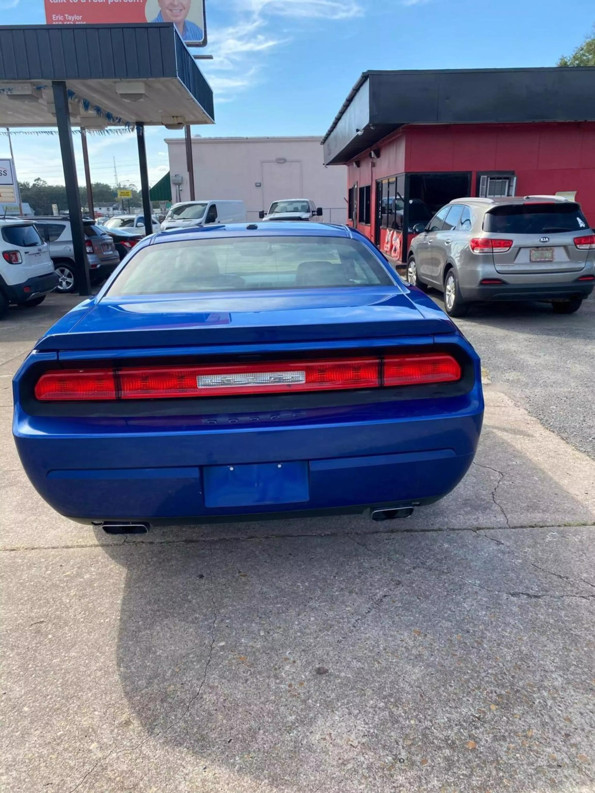 2012 Dodge Challenger SXT photo 15