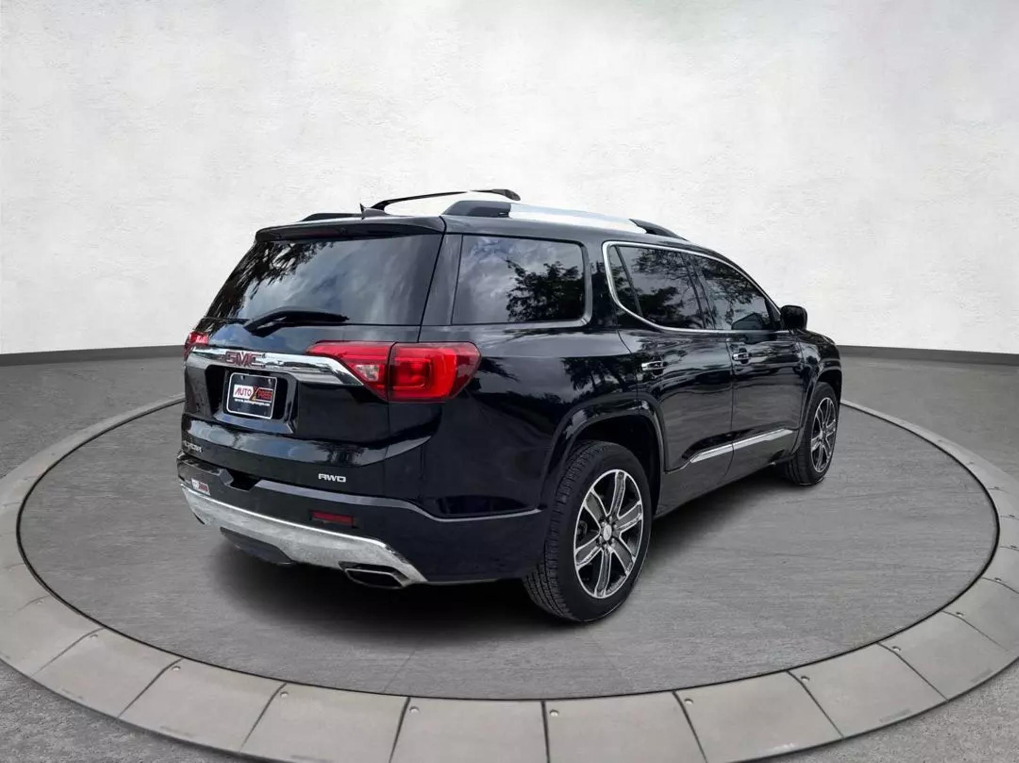 2017 GMC Acadia Denali photo 22