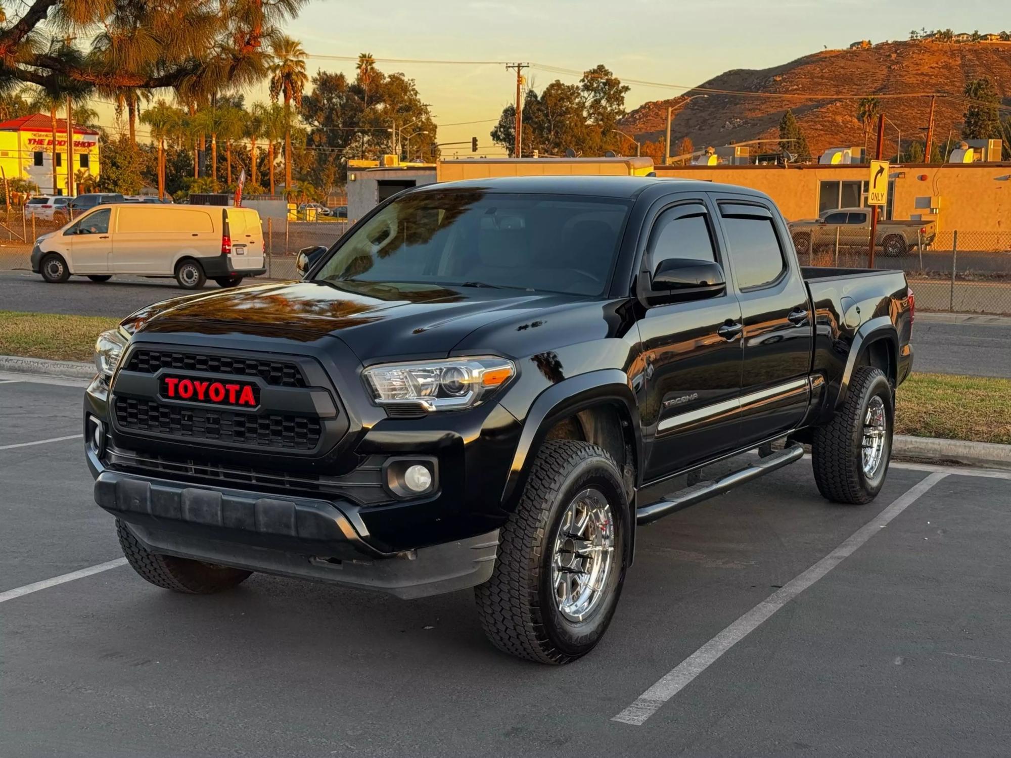 2017 Toyota Tacoma SR5 photo 44