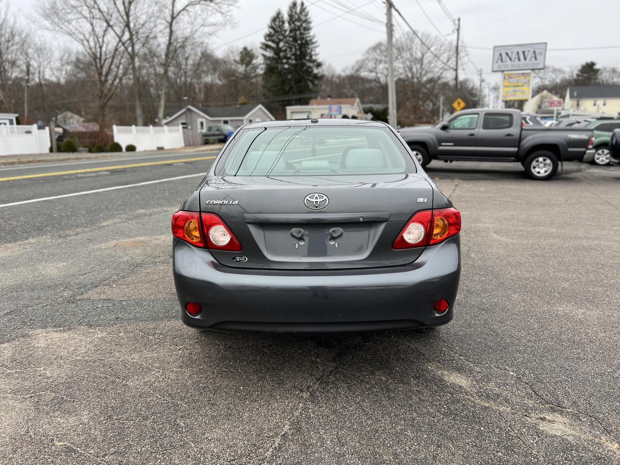 2010 Toyota Corolla LE photo 36