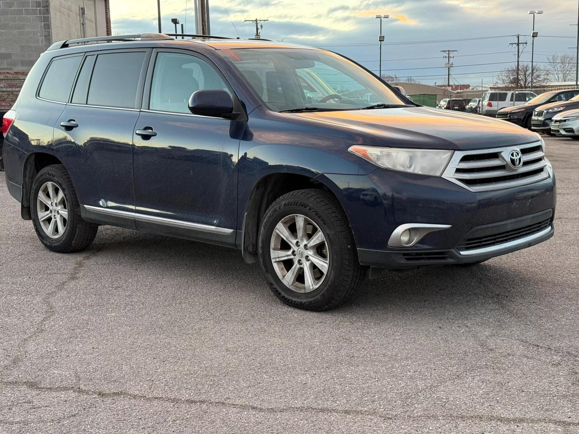 2013 Toyota Highlander Base photo 22