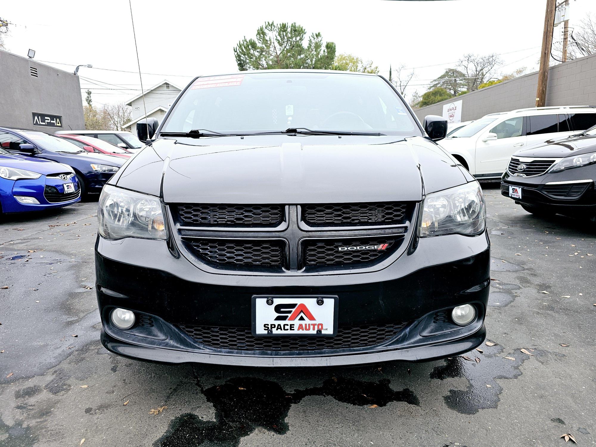 2016 Dodge Grand Caravan R/T photo 35