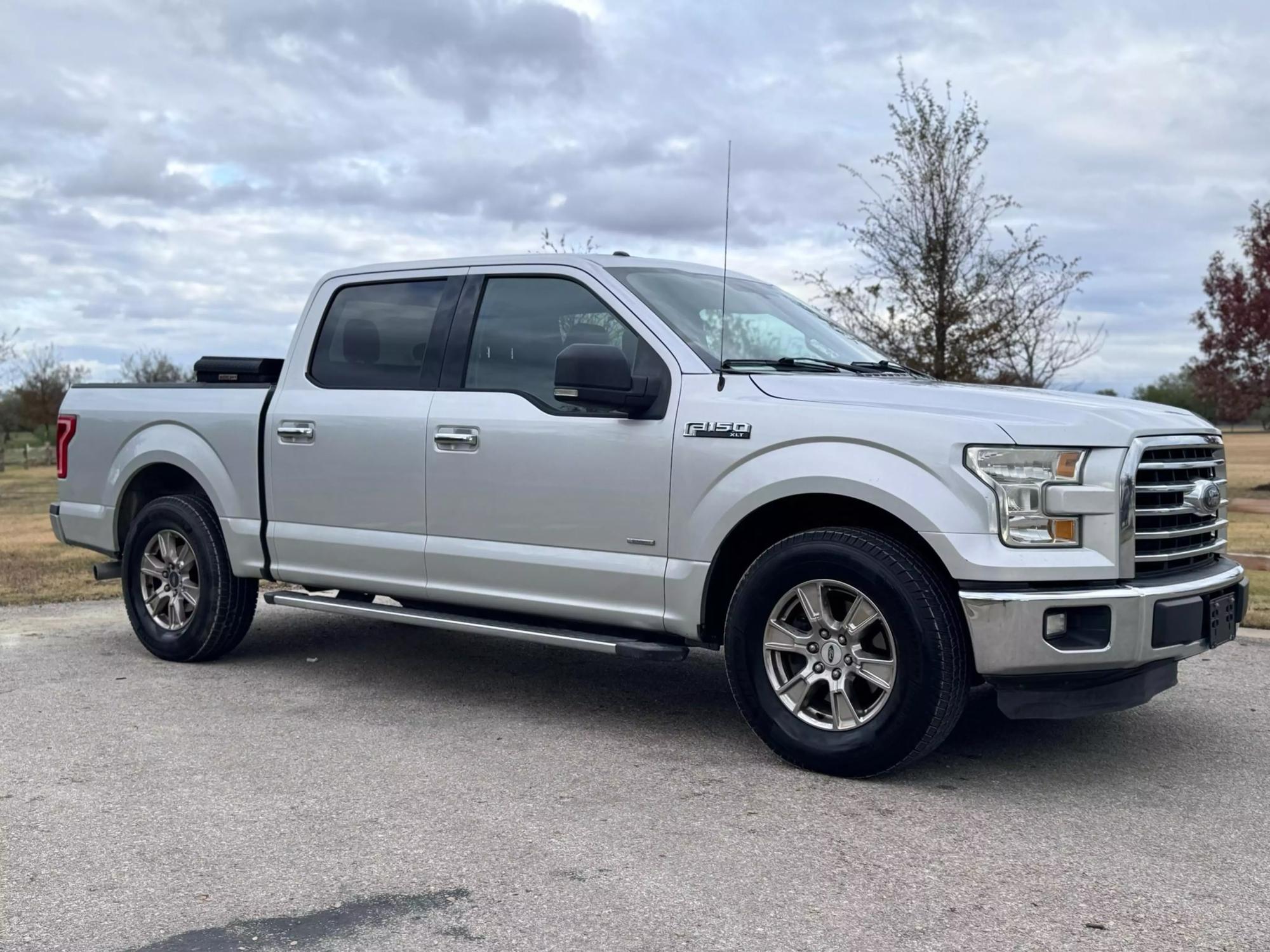 2015 Ford F-150 XLT photo 35