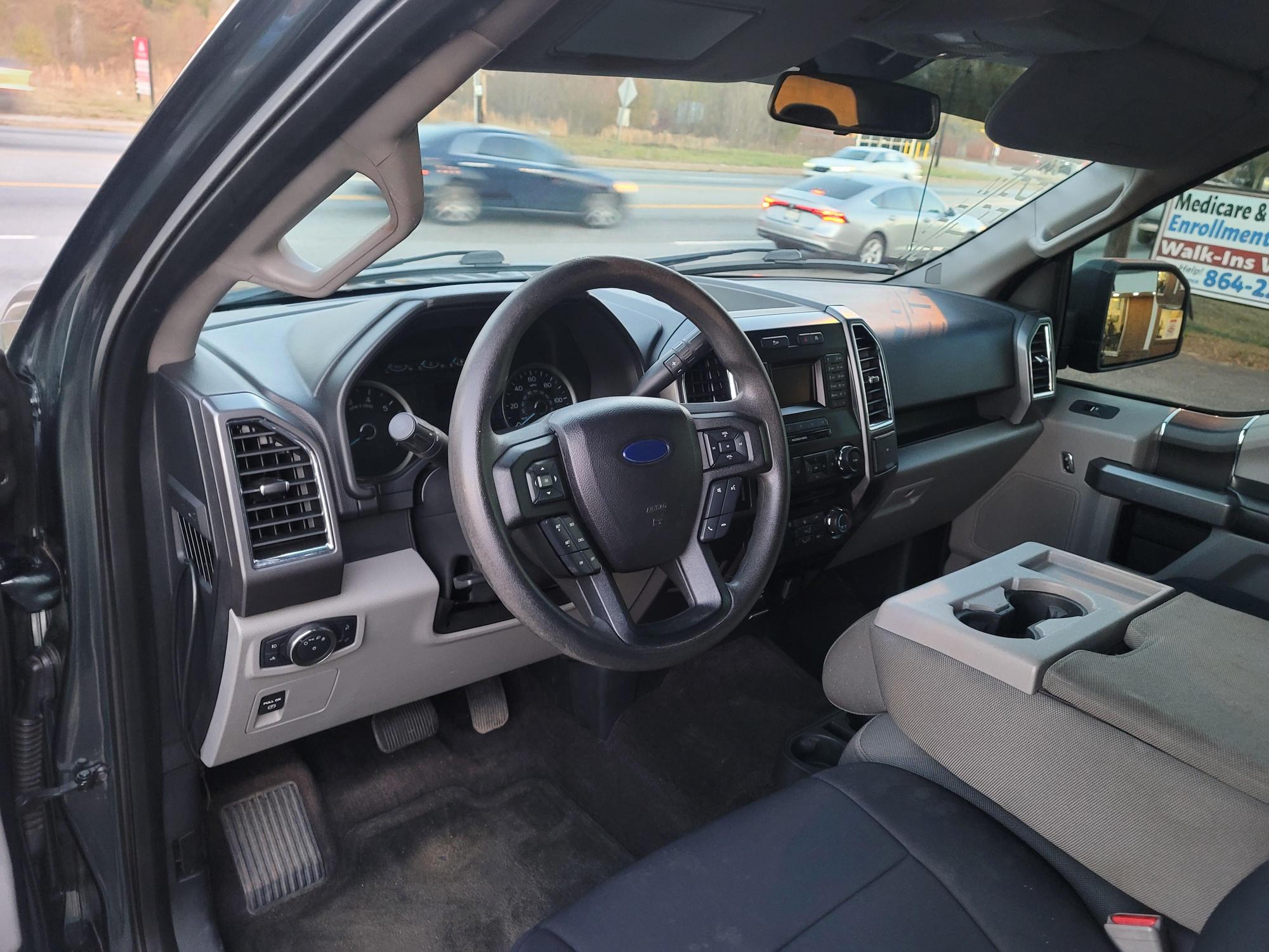 2015 Ford F-150 XLT photo 36