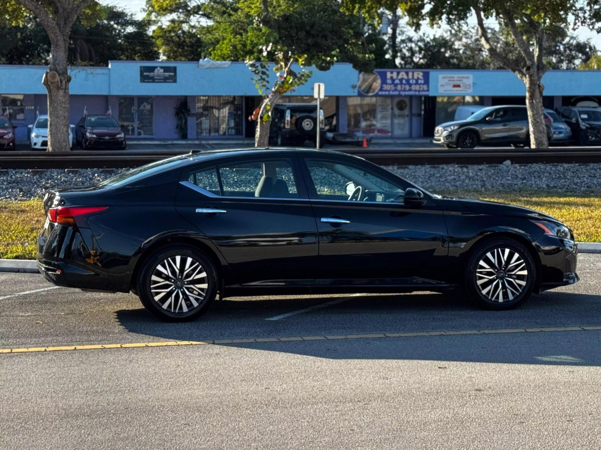 2023 Nissan Altima SV photo 28