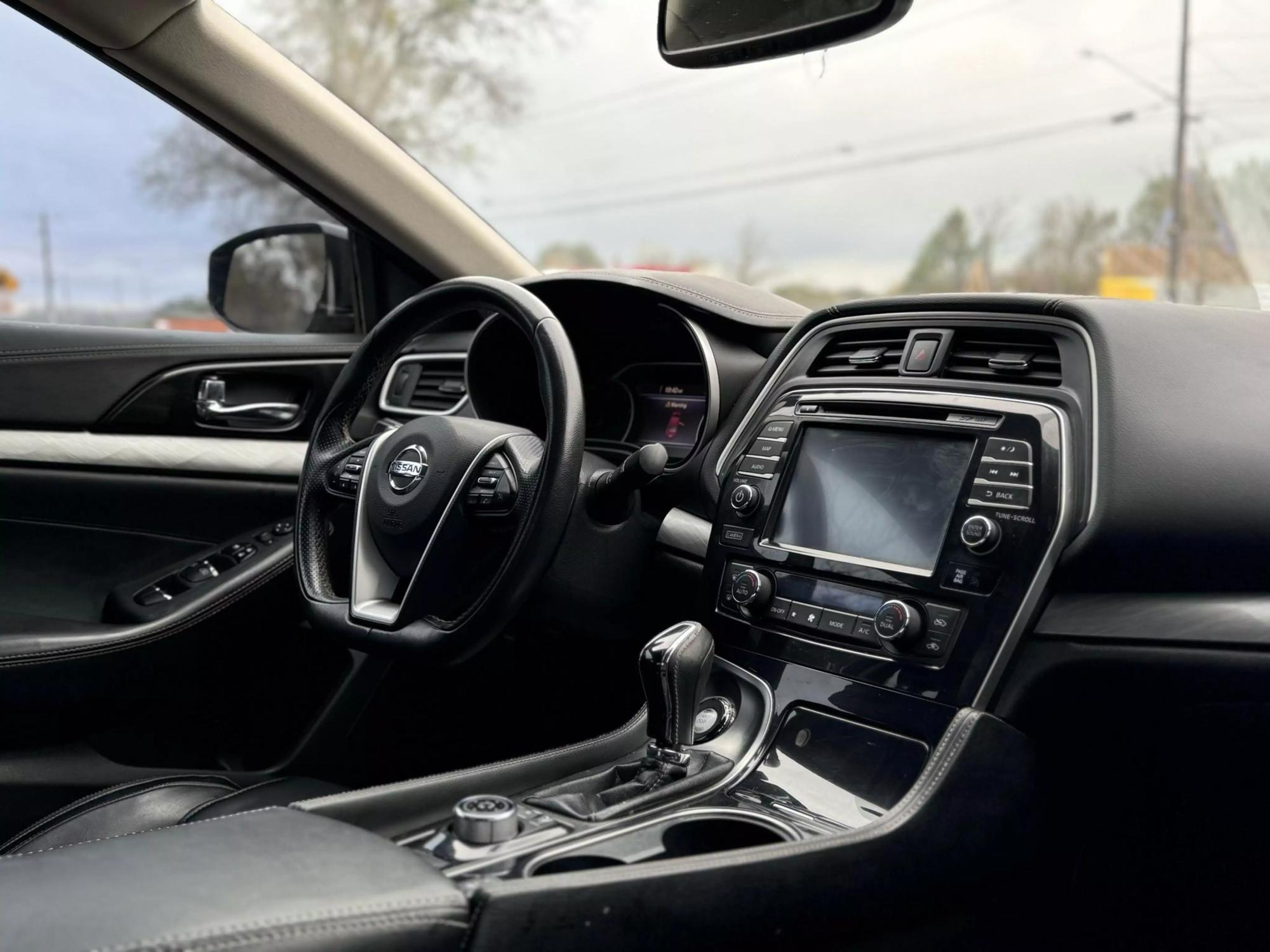 2018 Nissan Maxima SV photo 45