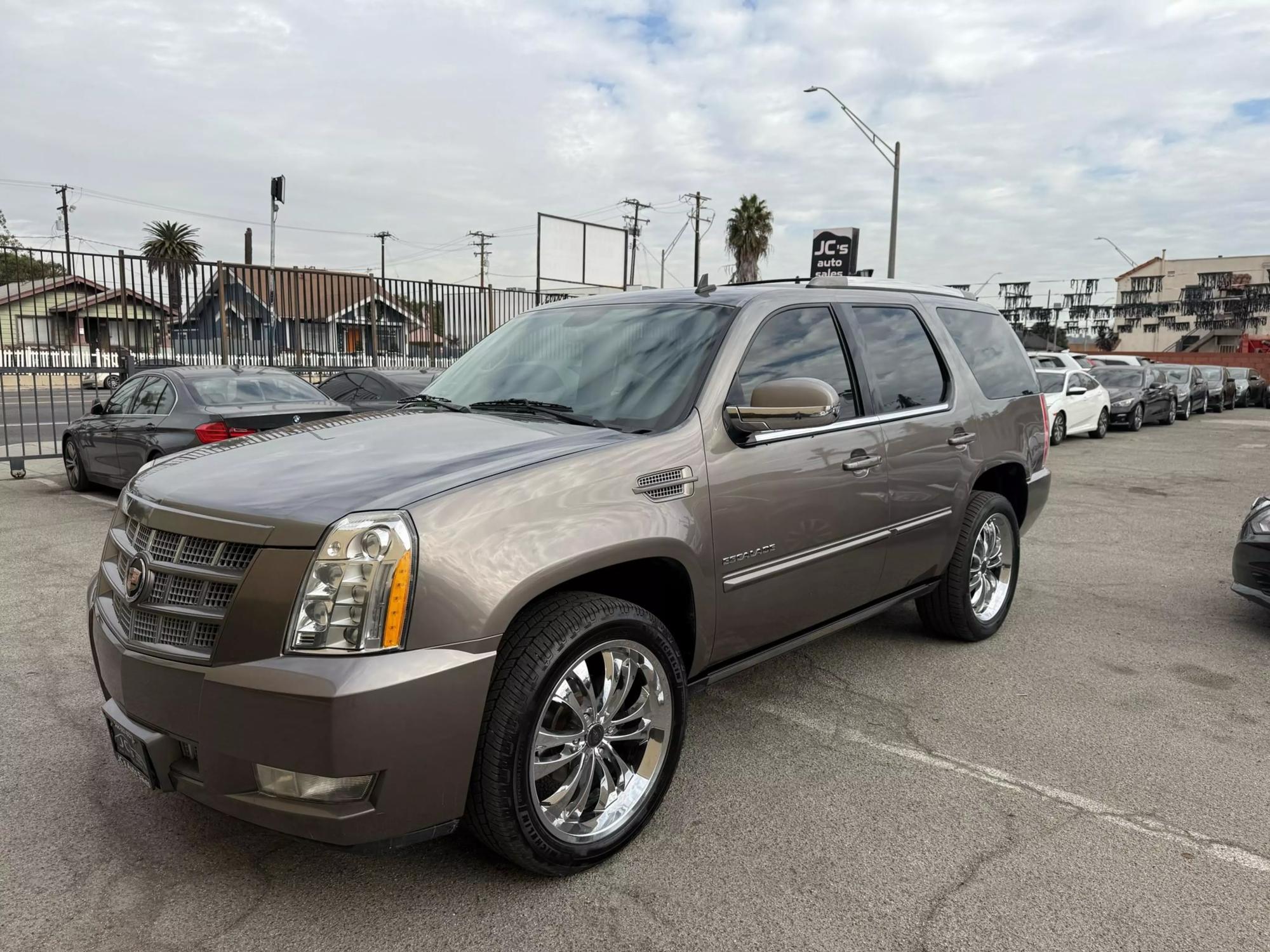 2013 Cadillac Escalade Premium photo 40