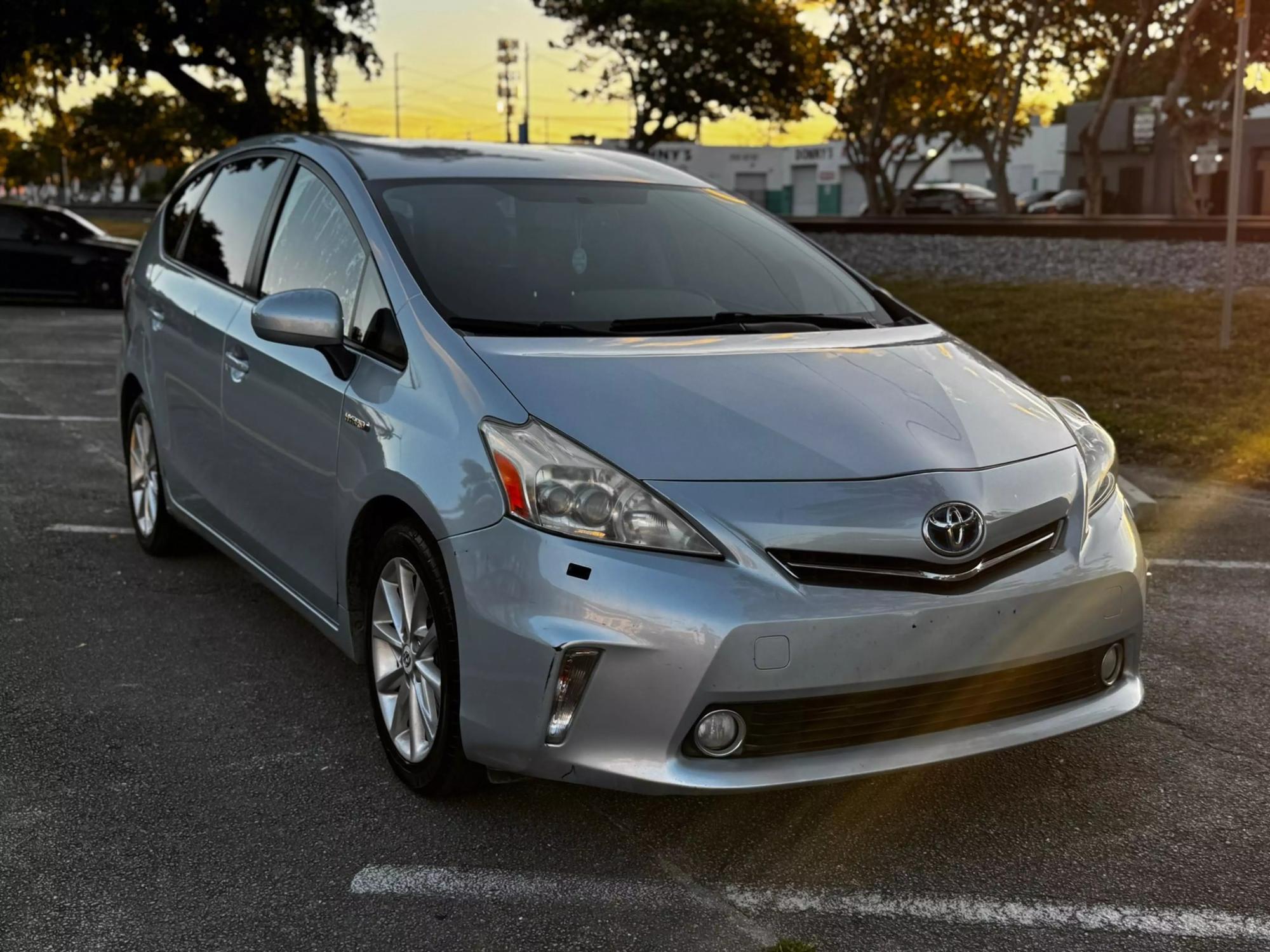 2012 Toyota Prius v Three photo 26