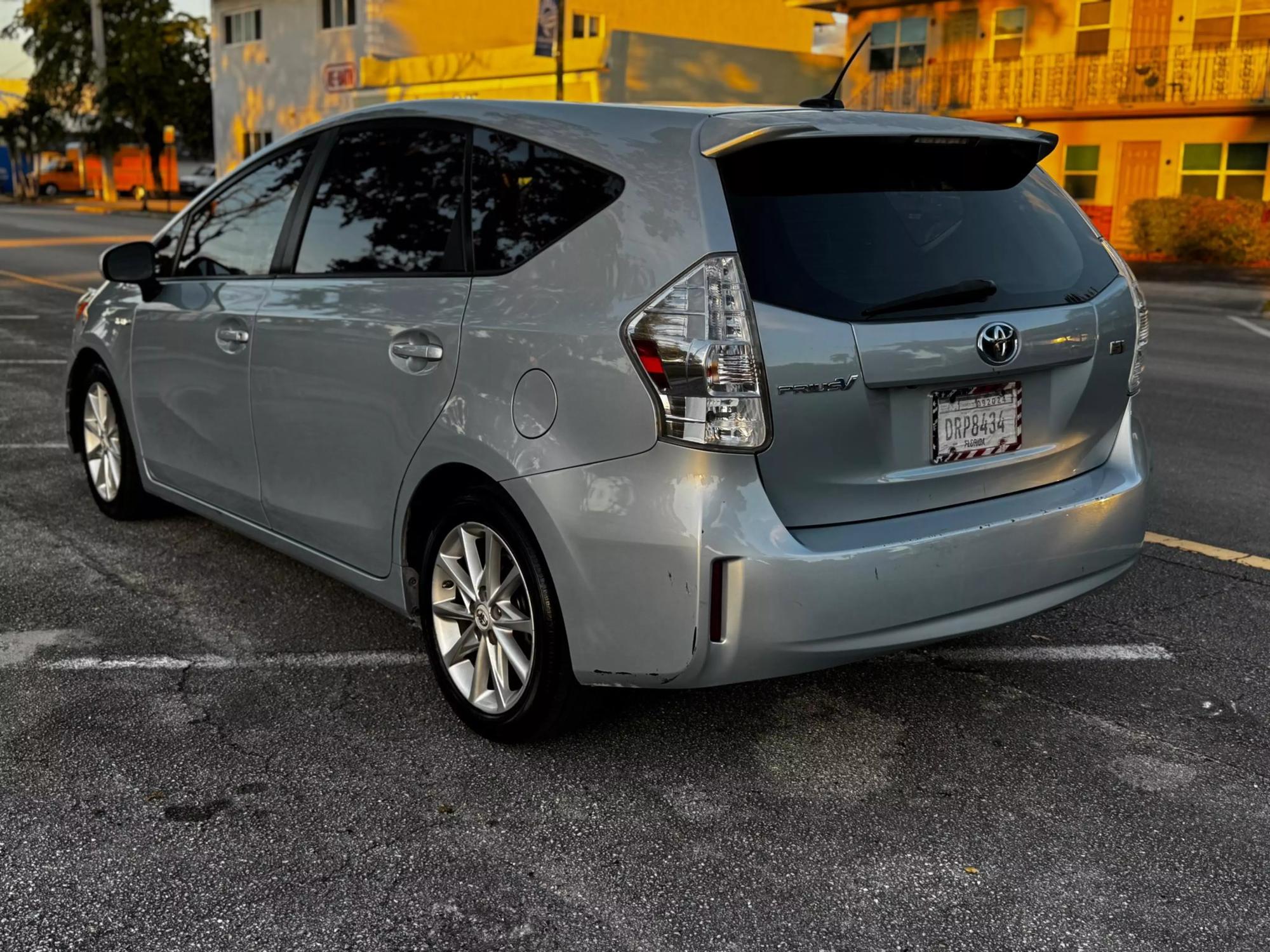 2012 Toyota Prius v Three photo 30