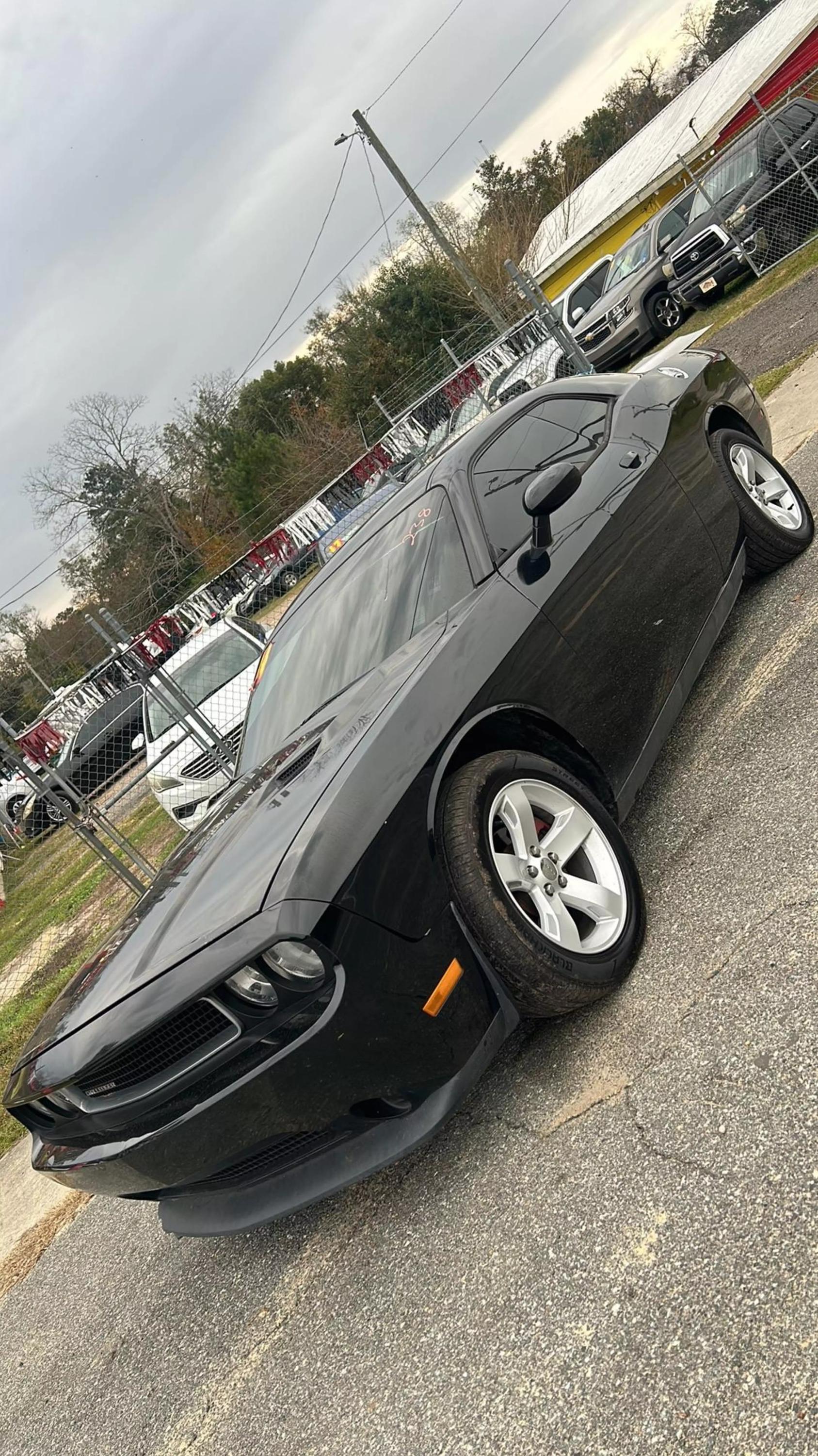 2014 Dodge Challenger SXT photo 17