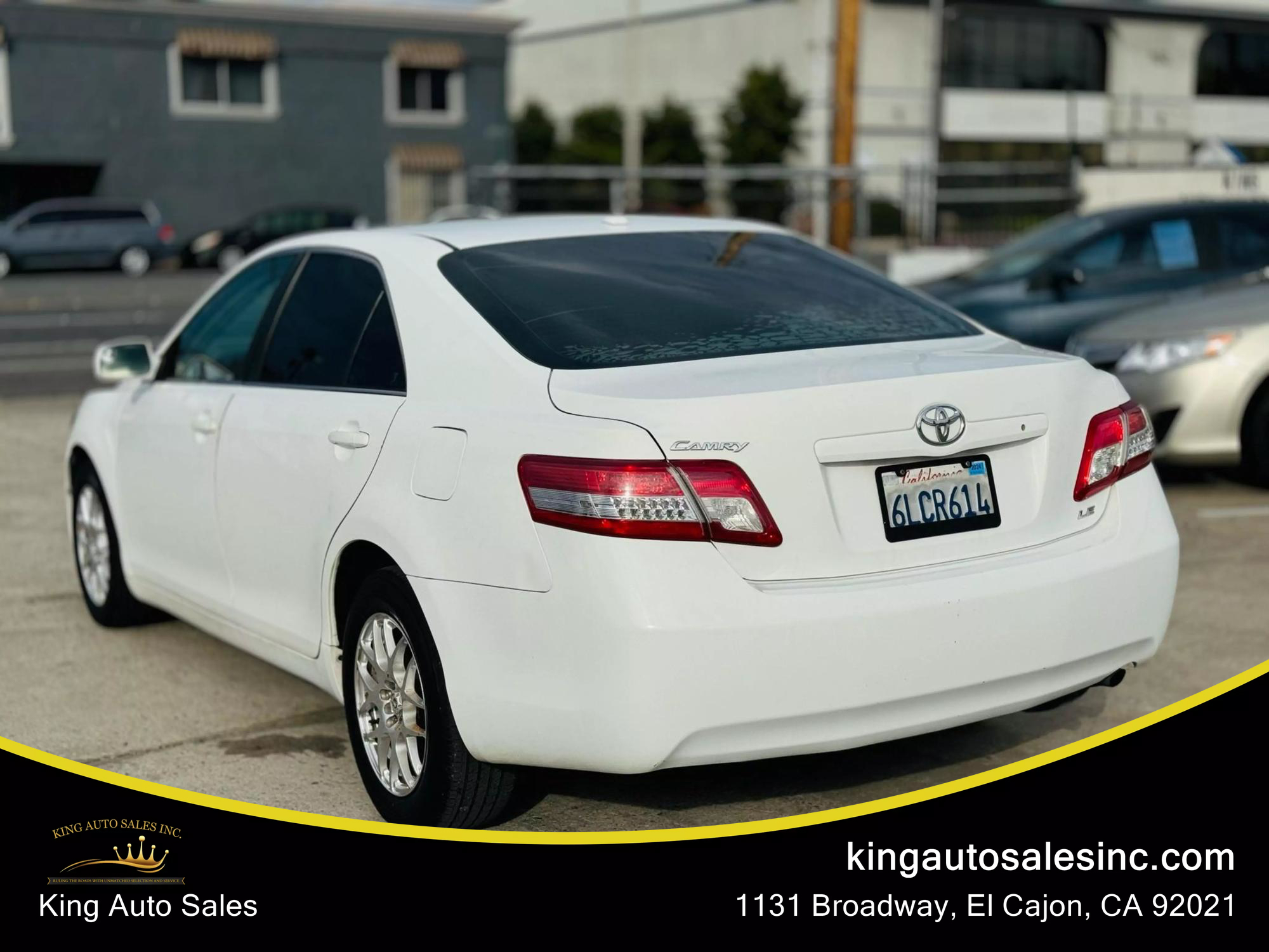 2010 Toyota Camry LE photo 22