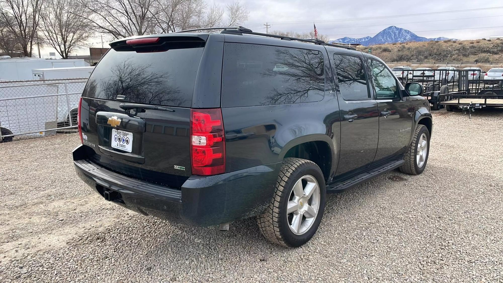 2011 Chevrolet Suburban LT photo 19