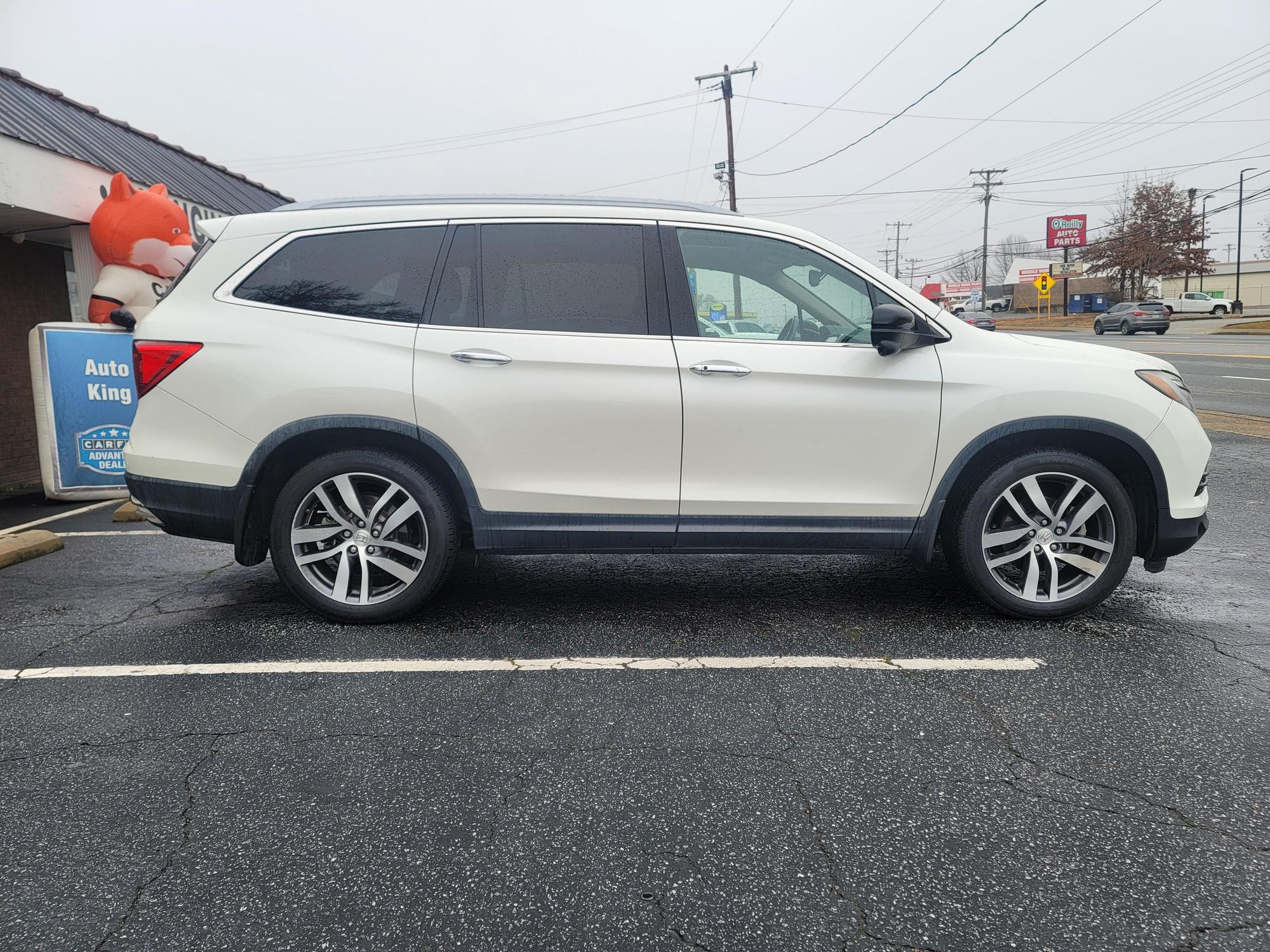 2017 Honda Pilot Touring photo 49