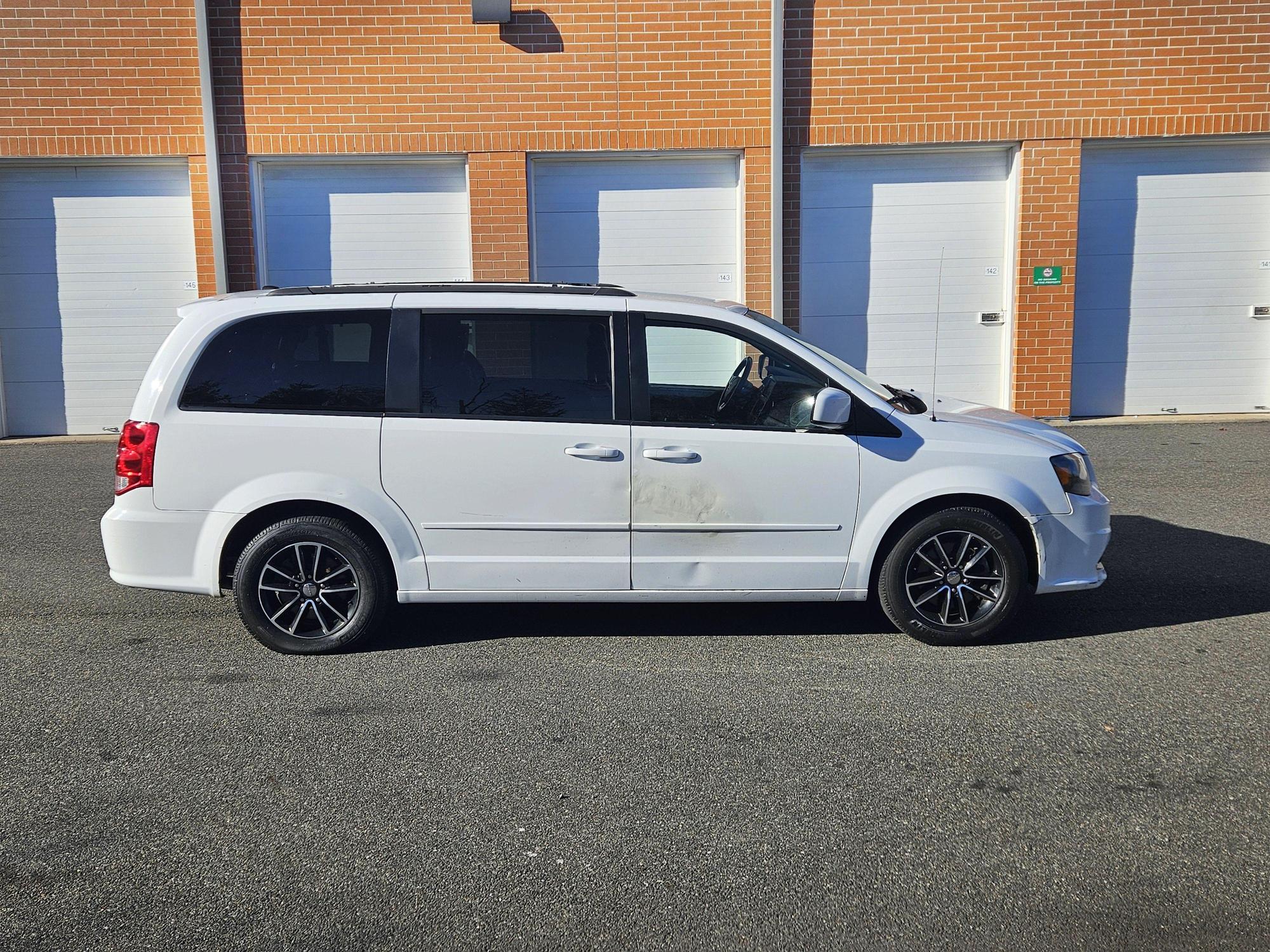 2017 Dodge Grand Caravan GT photo 27