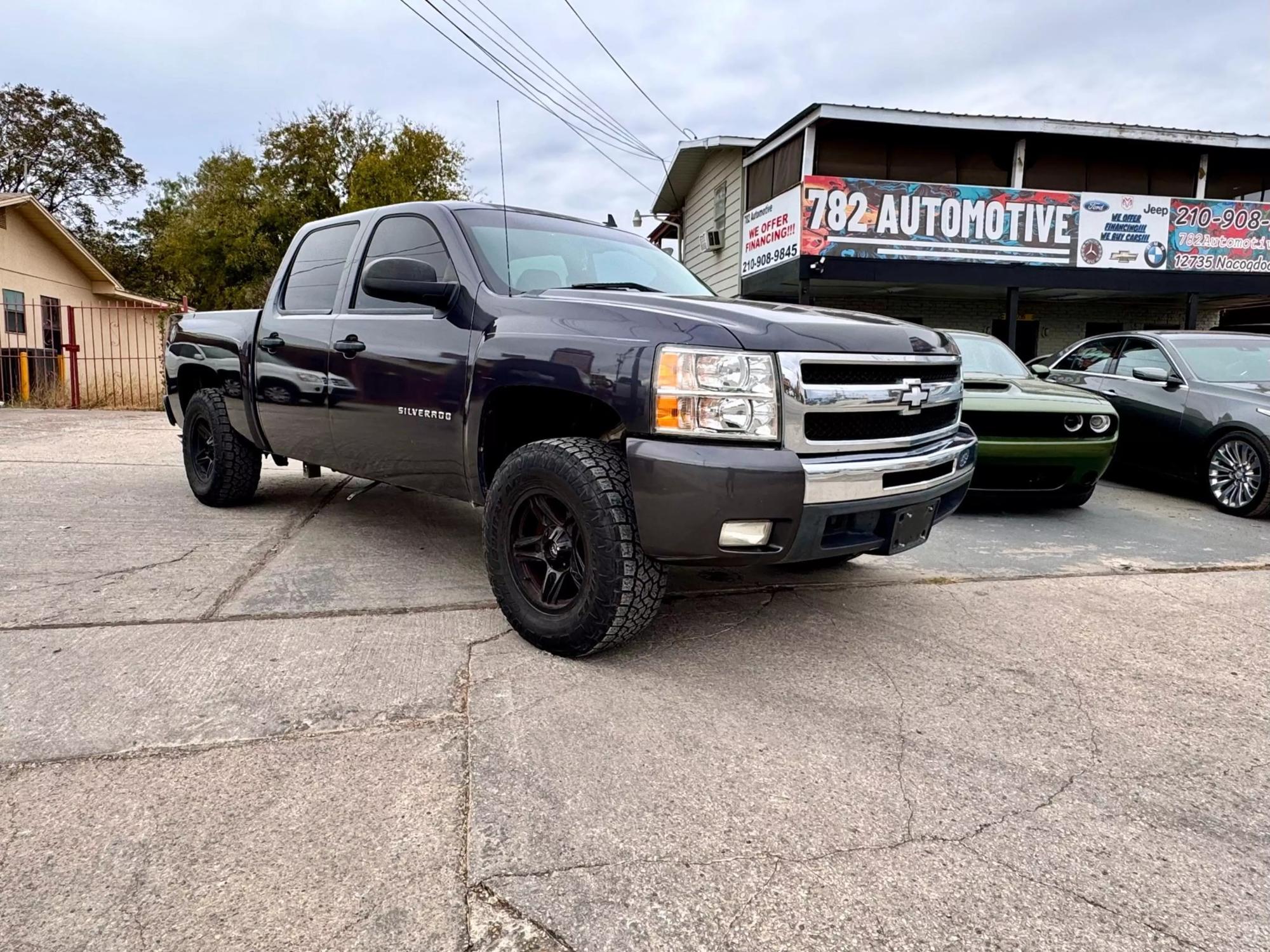 2011 Chevrolet Silverado 1500 LT photo 15