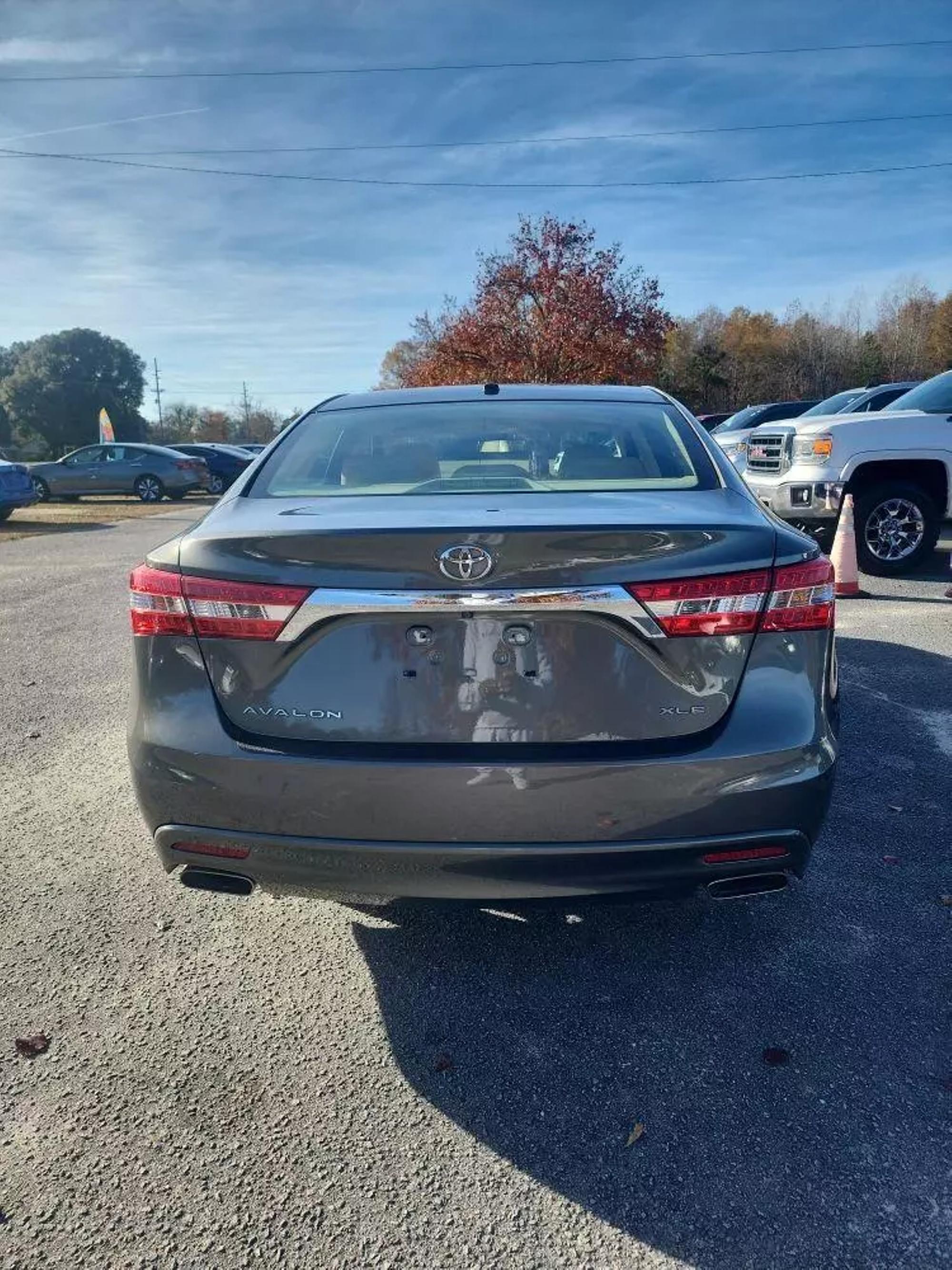 2014 Toyota Avalon XLE Touring photo 13