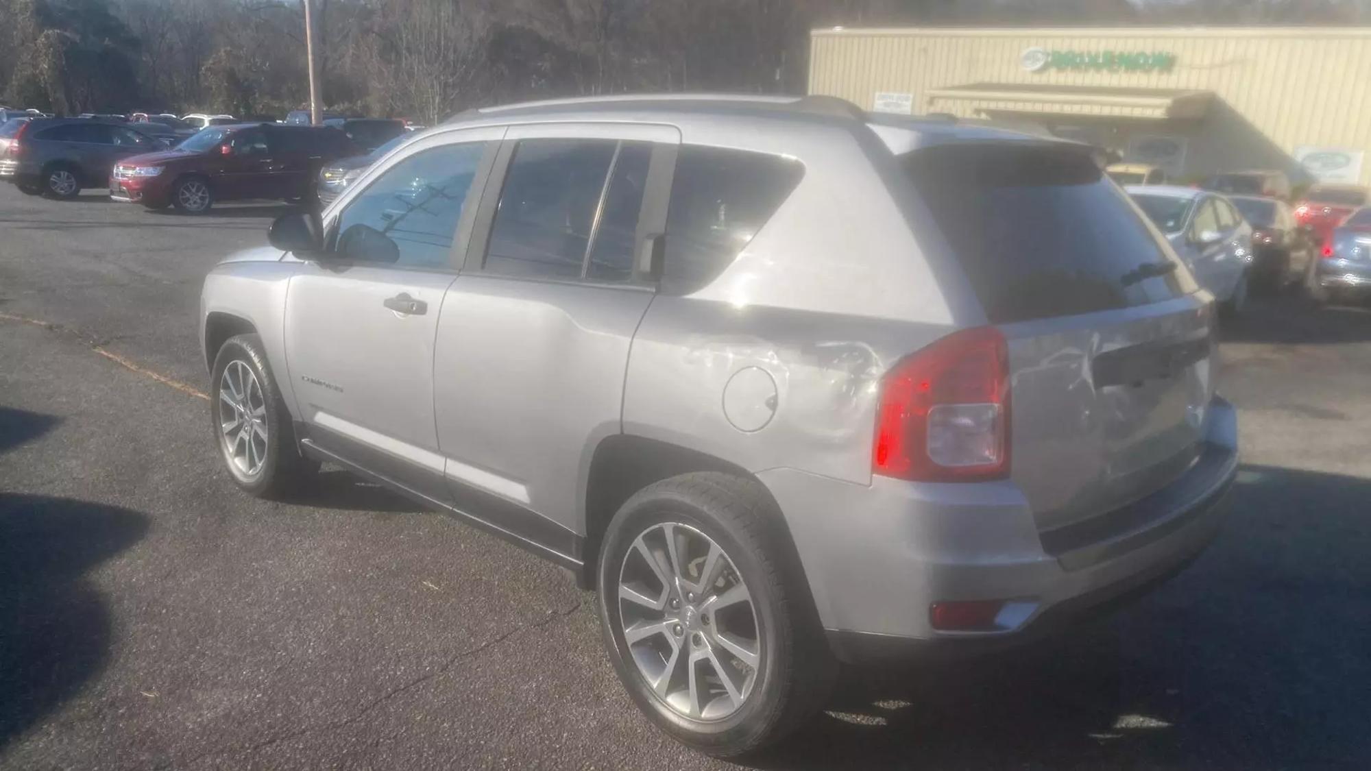 2016 Jeep Compass Sport photo 16