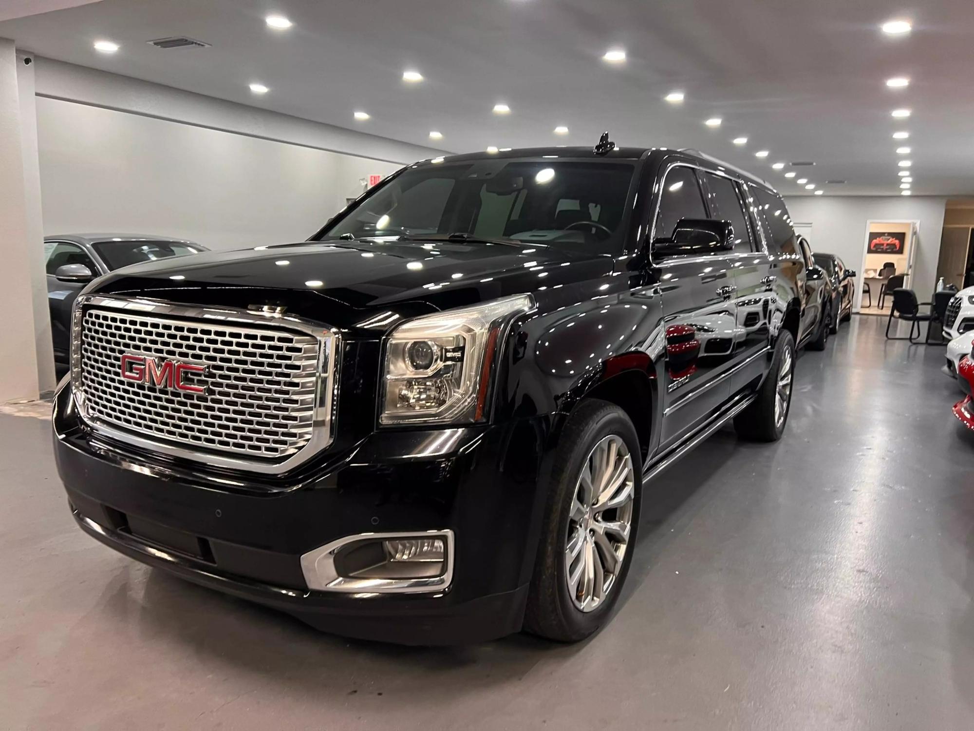 2016 GMC Yukon XL Denali photo 3