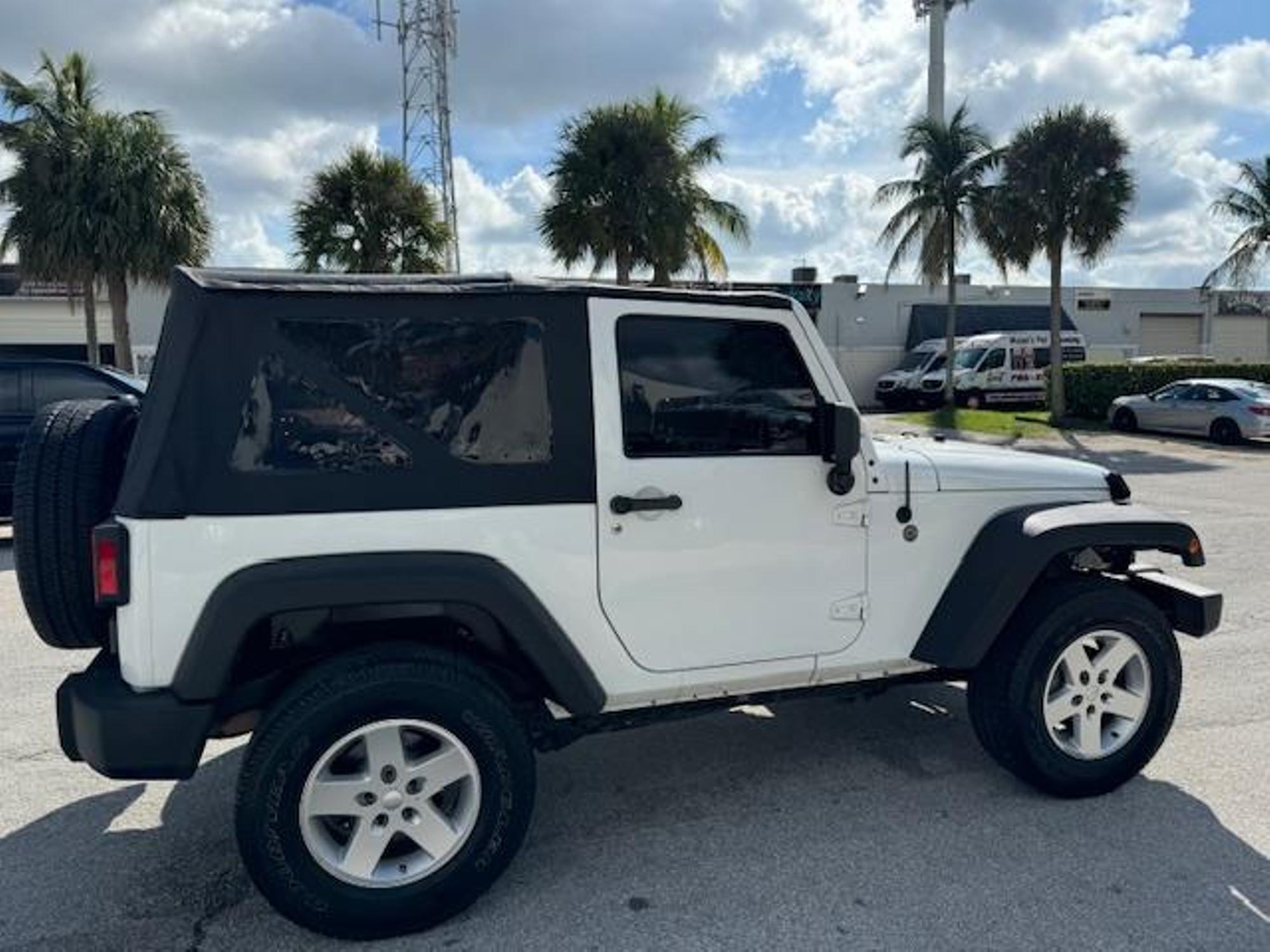 2015 Jeep Wrangler Sahara photo 28