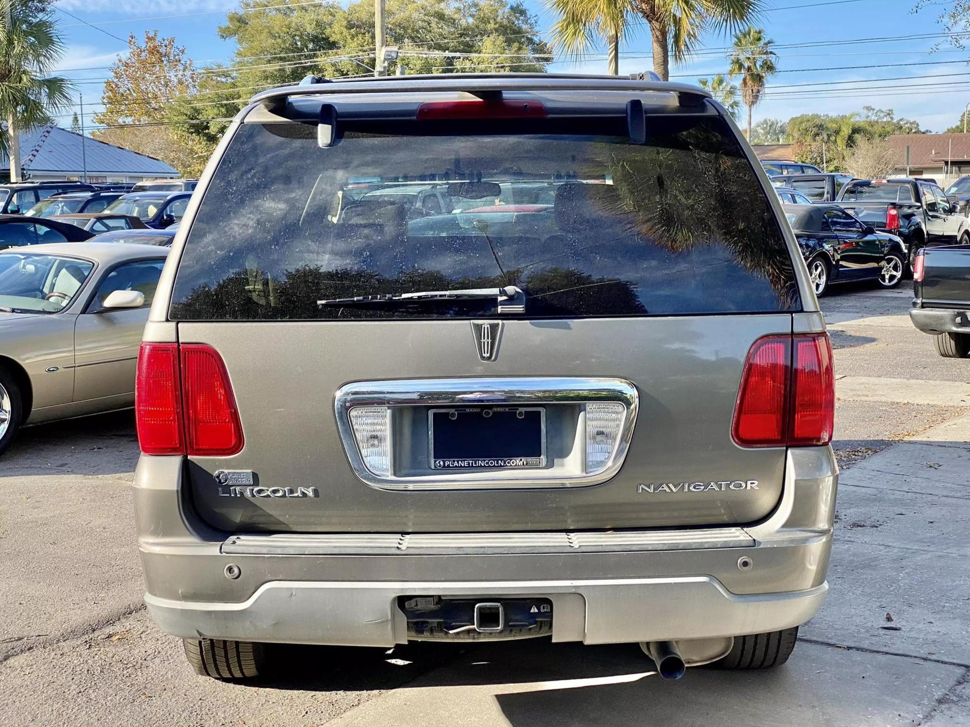 2004 Lincoln Navigator null photo 47