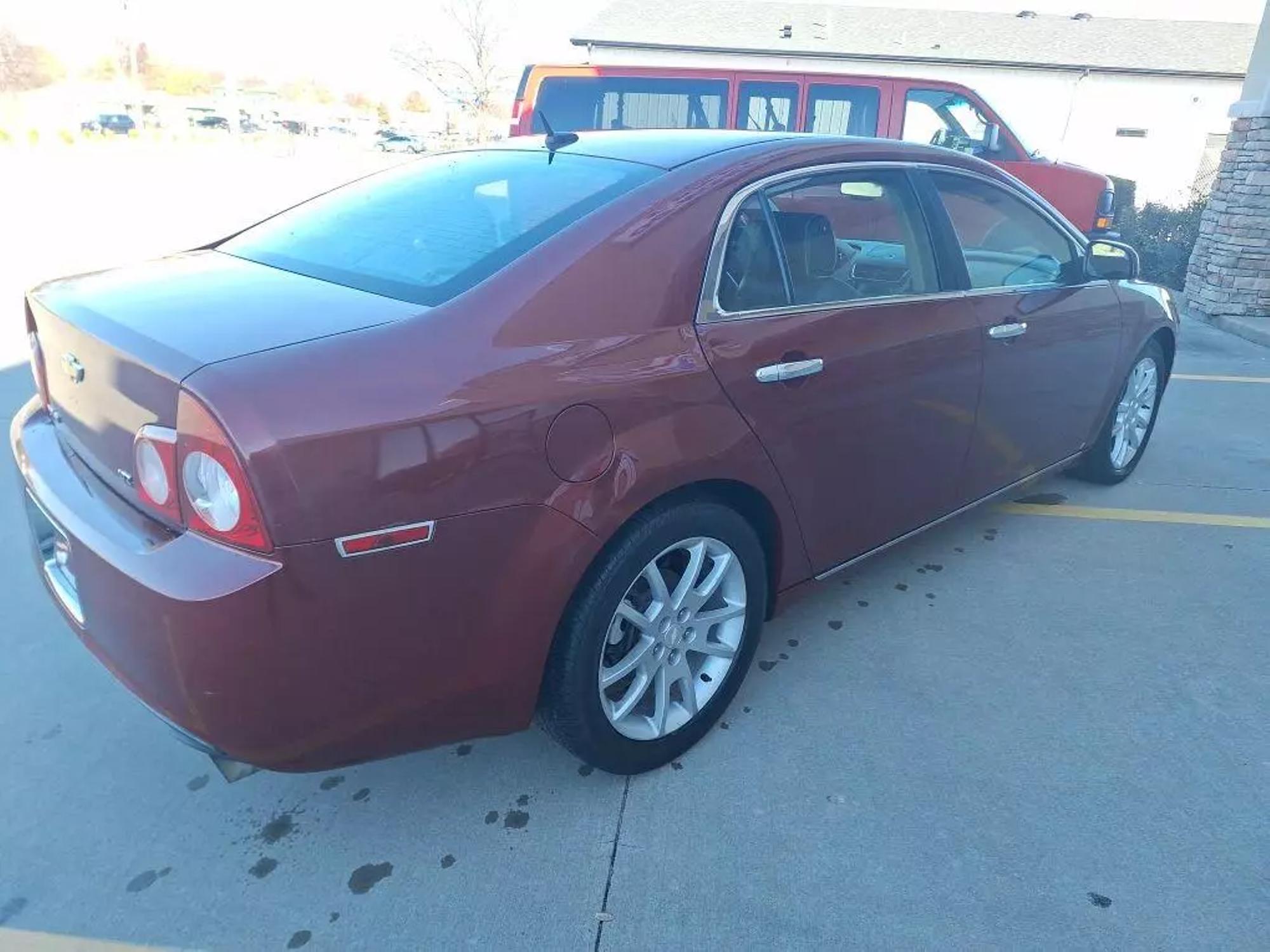 2009 Chevrolet Malibu LTZ photo 21