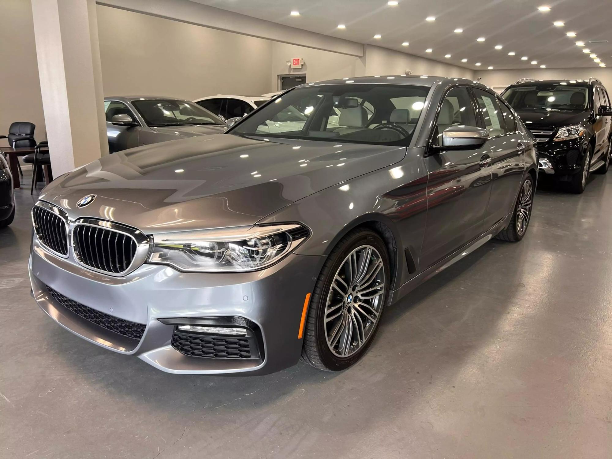 2017 BMW 5 Series 540i photo 3