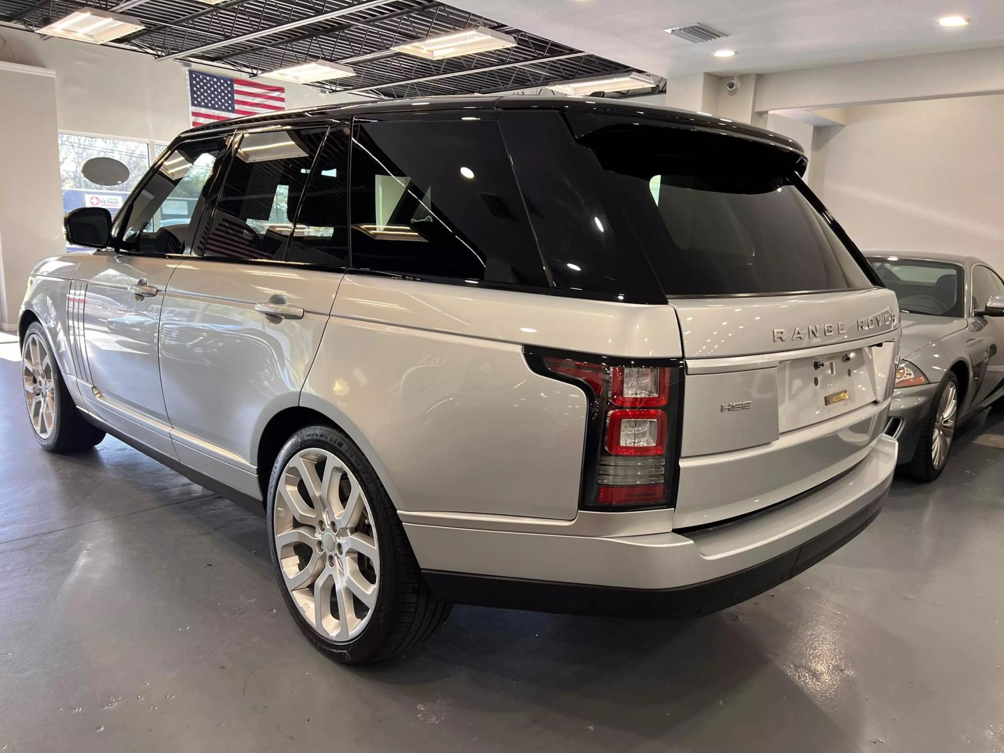 2016 Land Rover Range Rover HSE photo 5