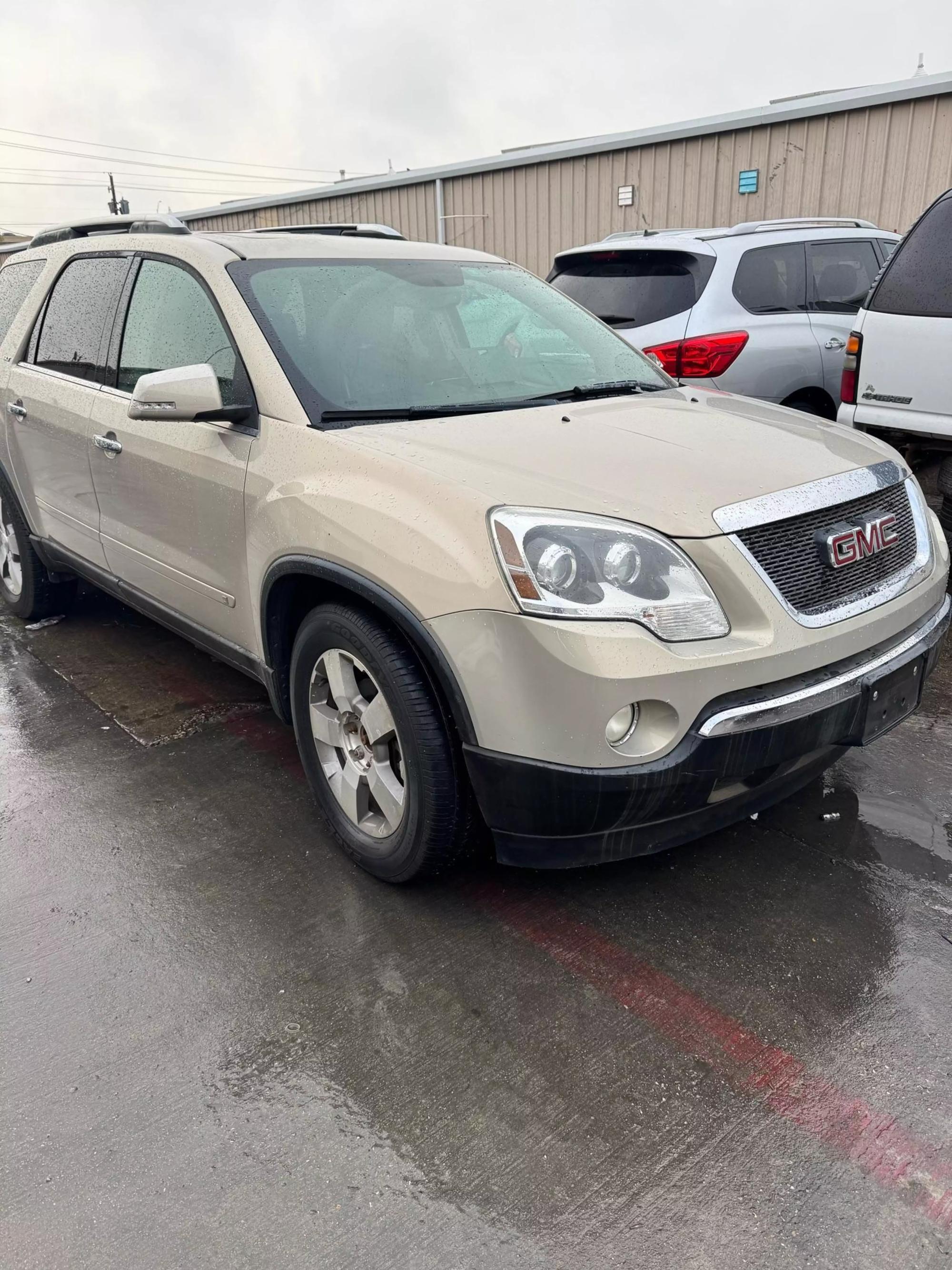 2009 GMC Acadia SLT2 photo 2