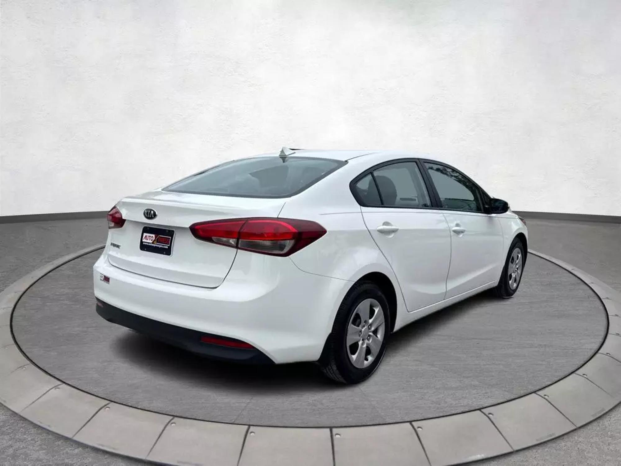 2017 Kia Forte LX photo 21